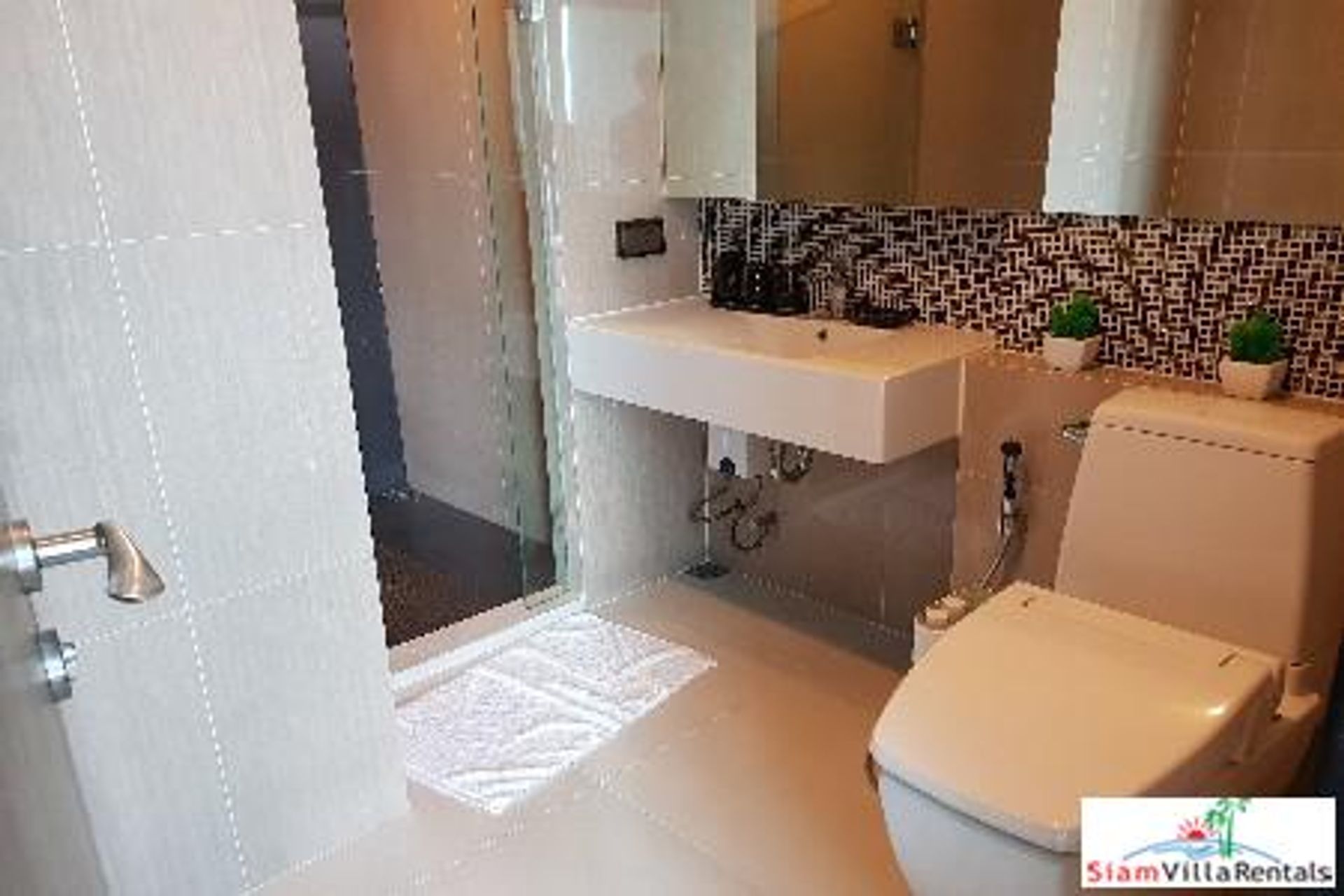 Condominium in Watthana, Krung Thep Maha Nakhon 10927537