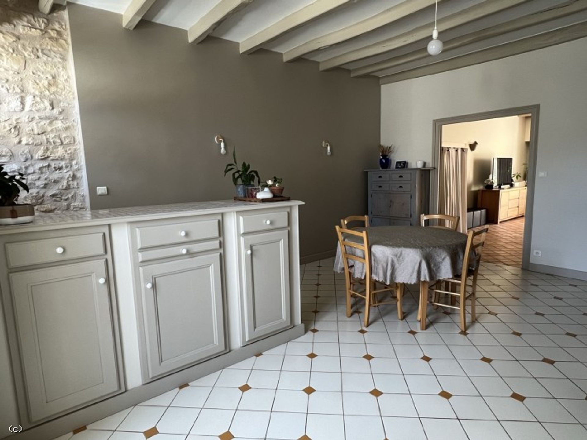 casa en Ruffec, Nouvelle-Aquitaine 10928146