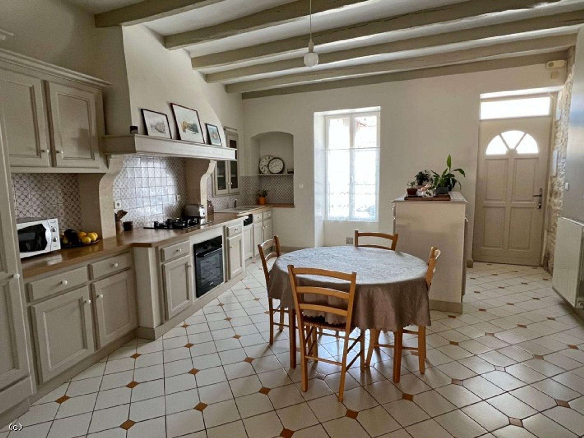 casa no Ruffec, Nouvelle-Aquitaine 10928146