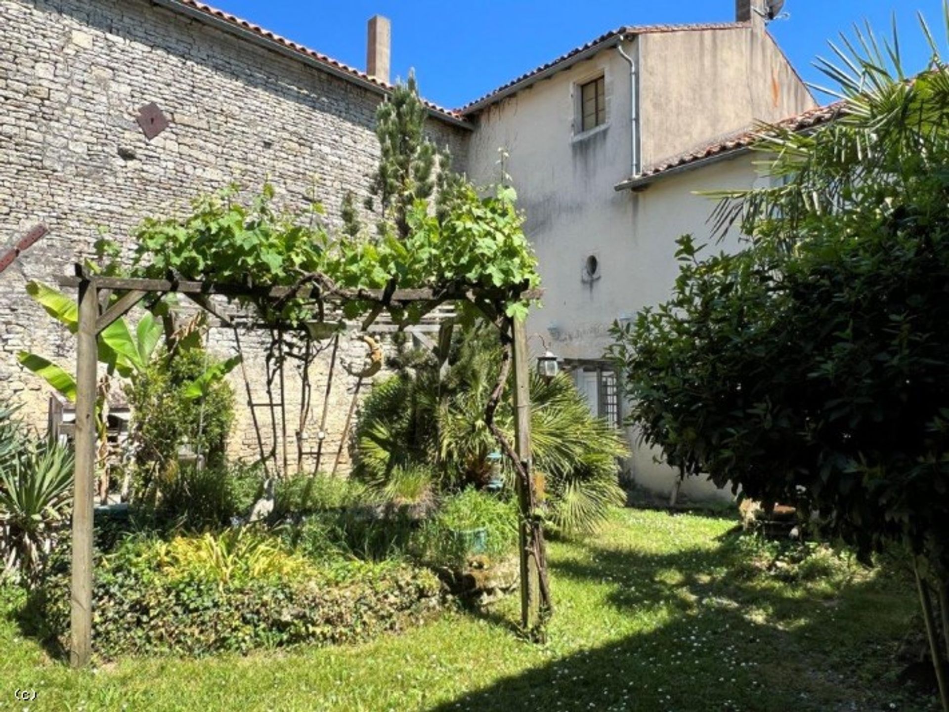 Rumah di Chef-Boutonne, Nouvelle-Aquitaine 10928162