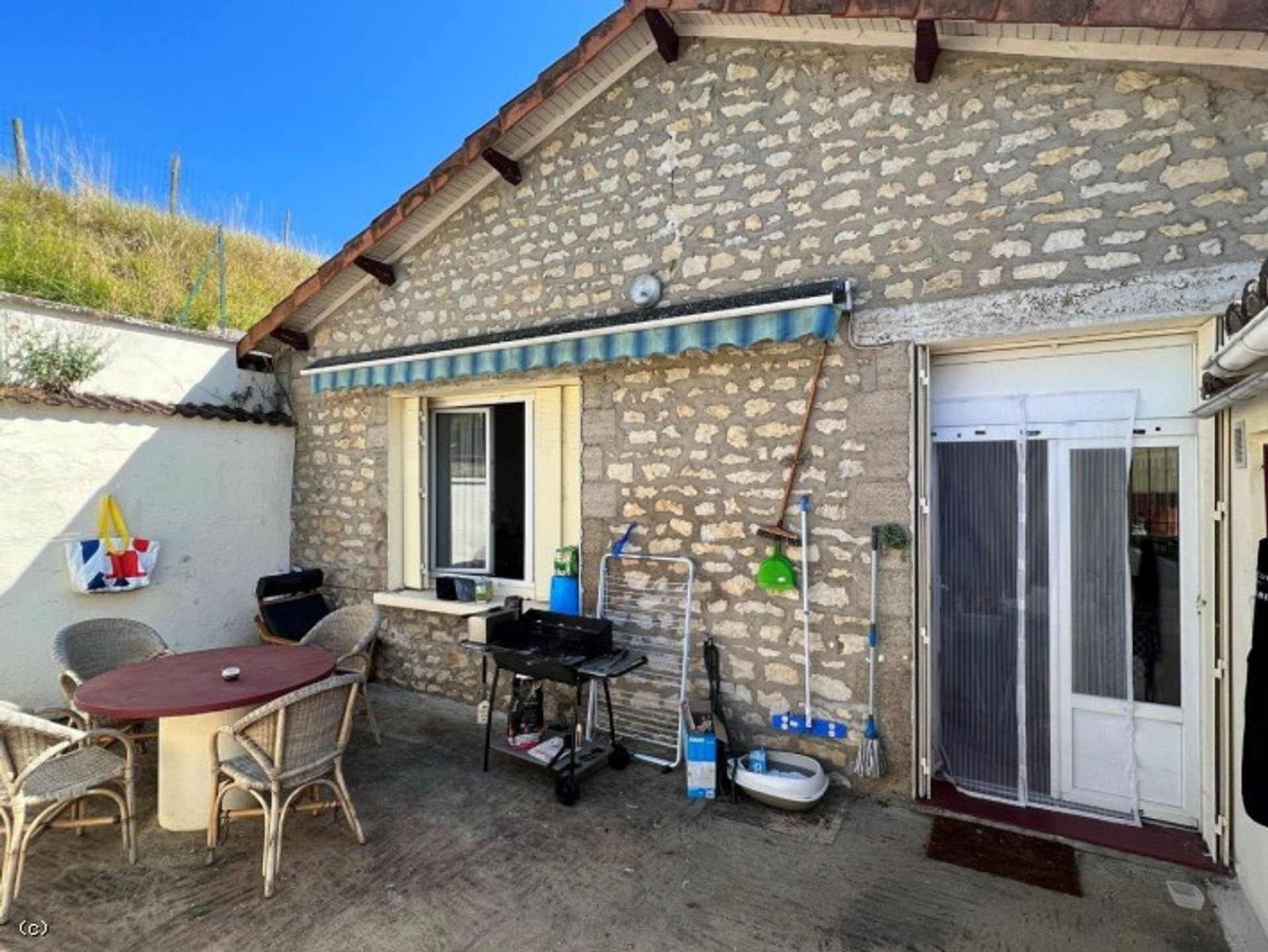 House in Ruffec, Nouvelle-Aquitaine 10928191