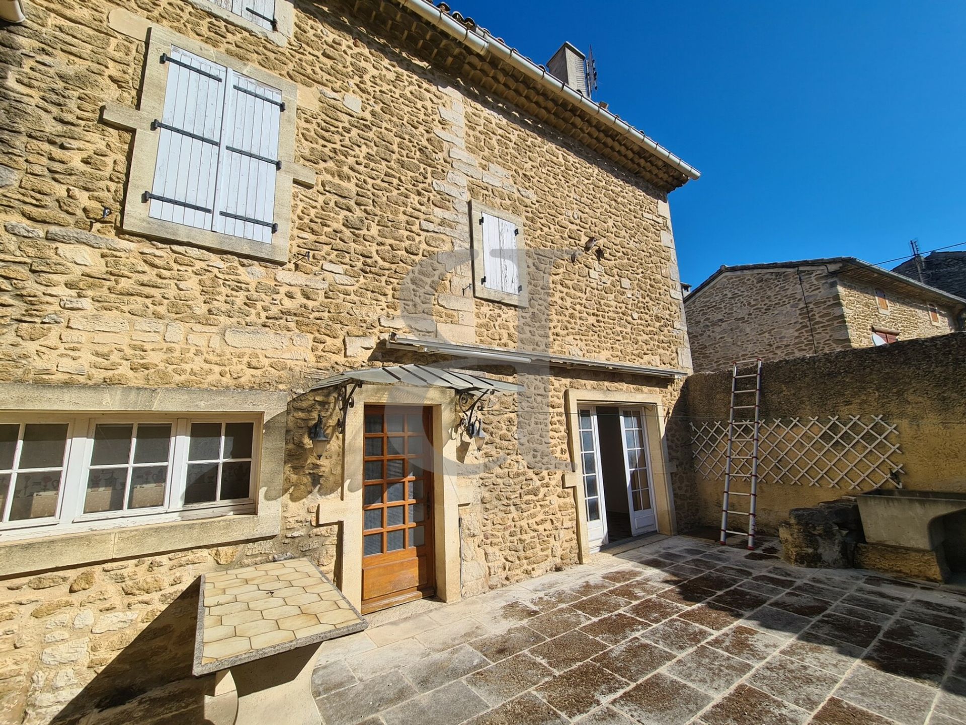 Huis in Sainte-Cecile-les-Vignes, Provence-Alpes-Côte d'Azur 10928534