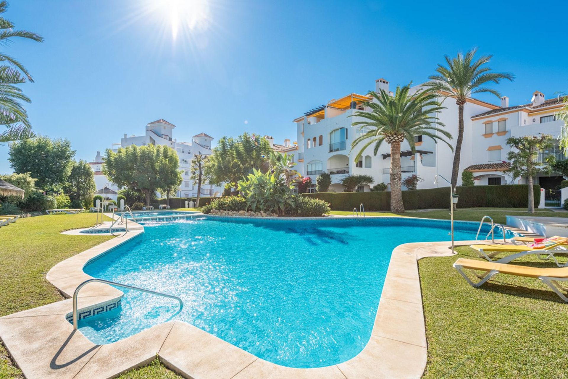 Condominium in Marbella, Andalucía 10929530