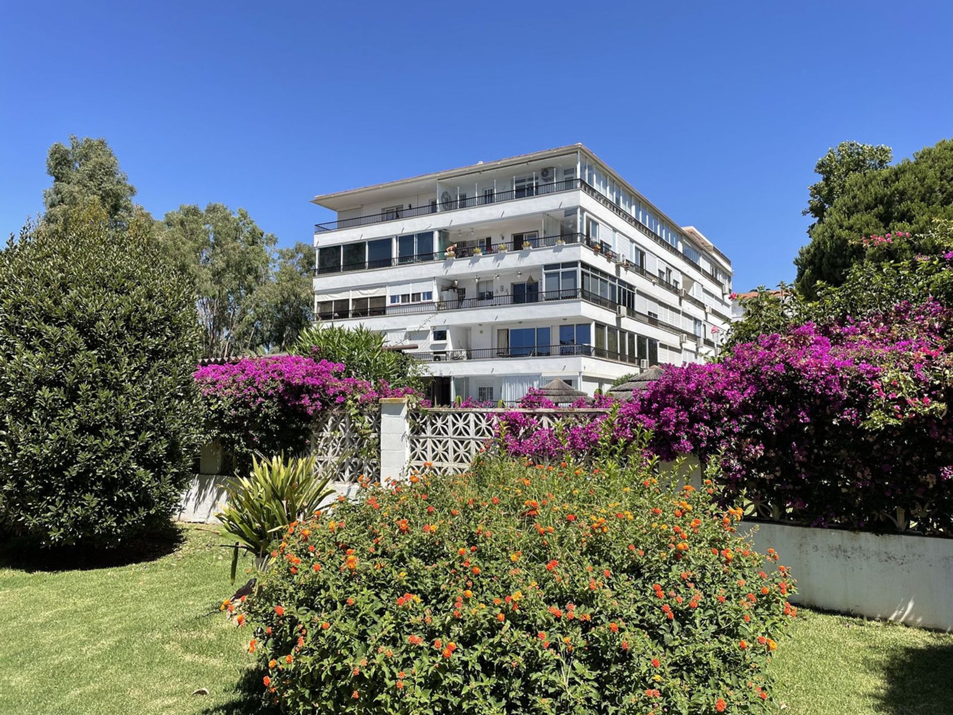 Condominium in Marbella, Andalusia 10929666