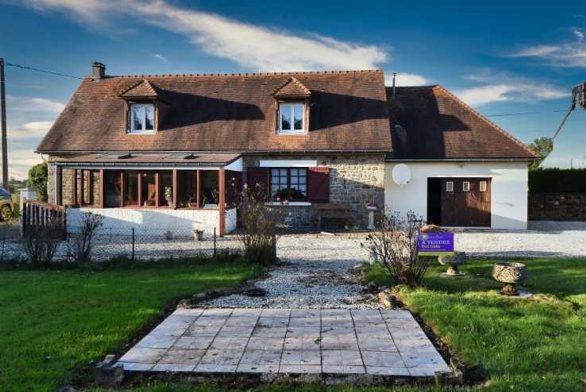 Будинок в Couesmes, Pays de la Loire 10930020