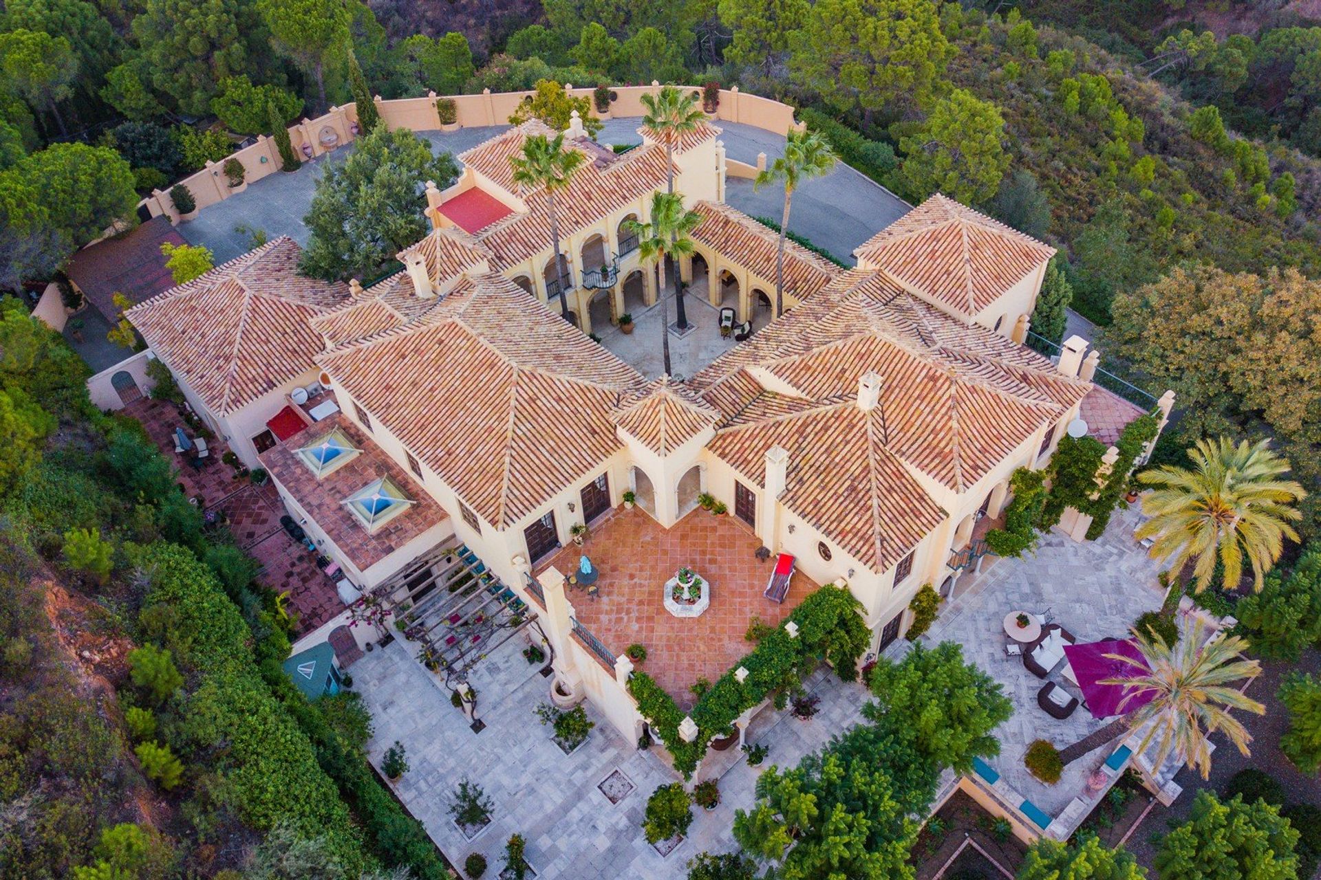 Casa nel Estepona, Andalusia 10930098