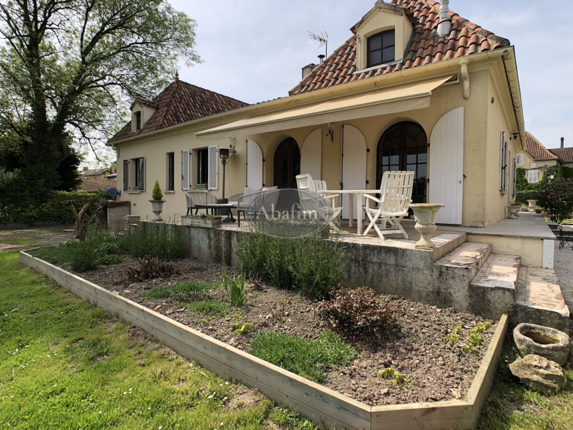 rumah dalam , Occitanie 10930229