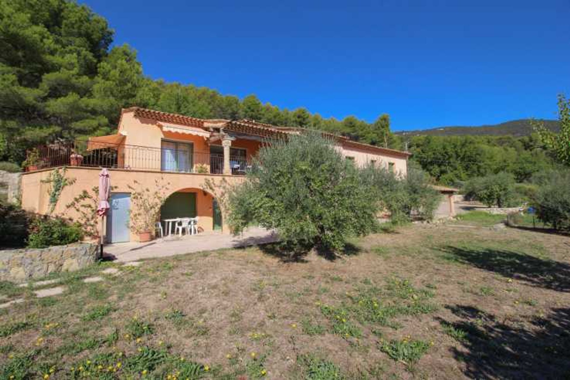 casa en Seillans, Provenza-Alpes-Costa Azul 10930233