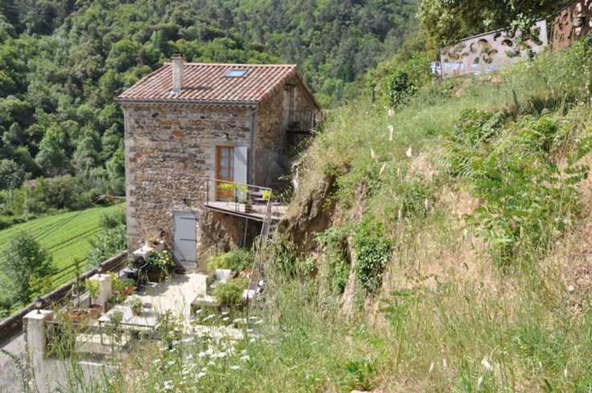 Talo sisään Saint-Sauveur-de-Montagut, Auvergne-Rhône-Alpes 10930242