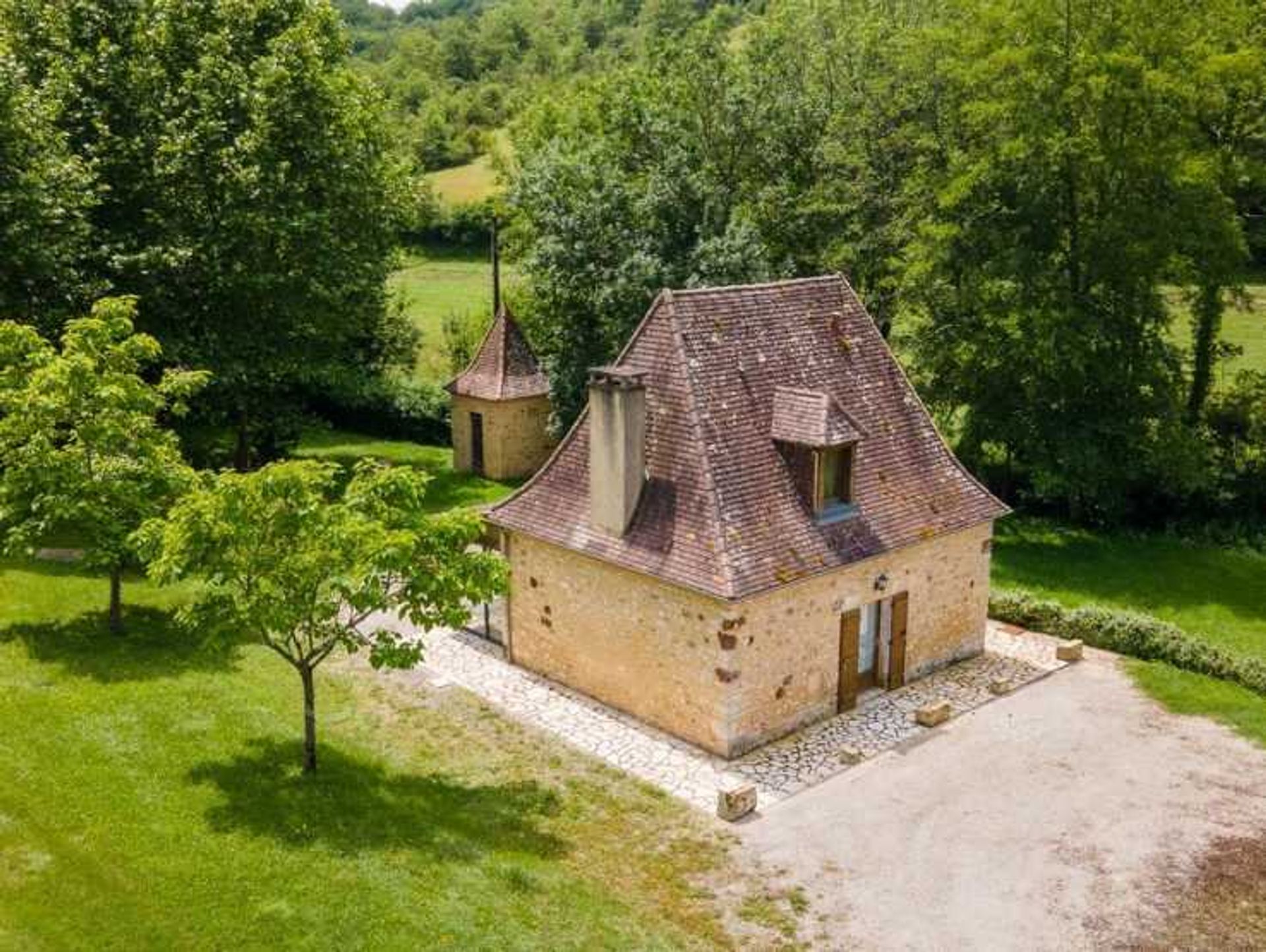 Huis in Rouffignac-Saint-Cernin-de-Reilhac, Nouvelle-Aquitaine 10930281