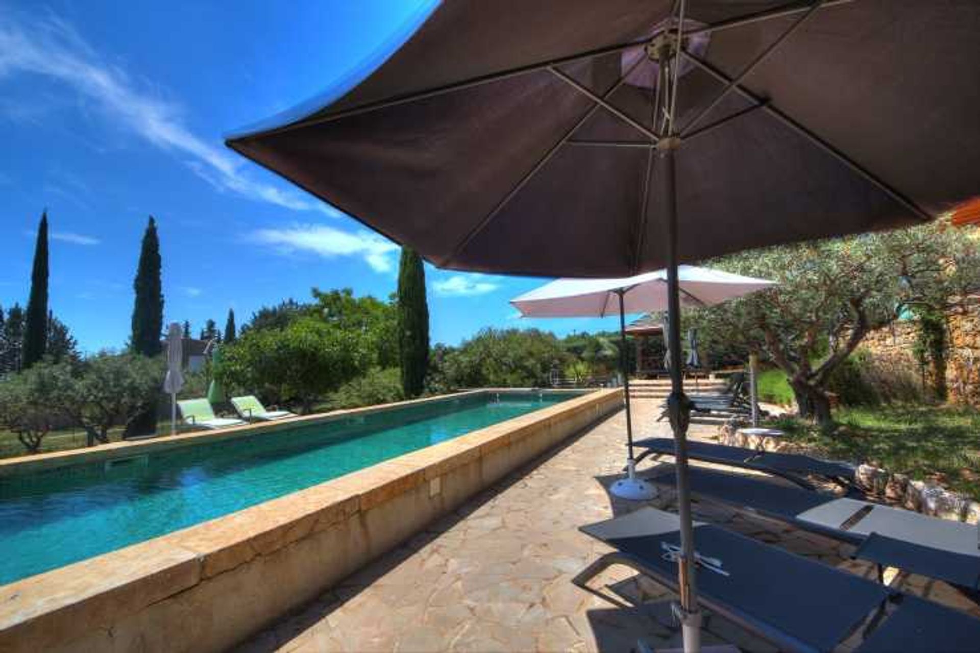 Hus i Aups, Provence-Alpes-Cote d'Azur 10930306