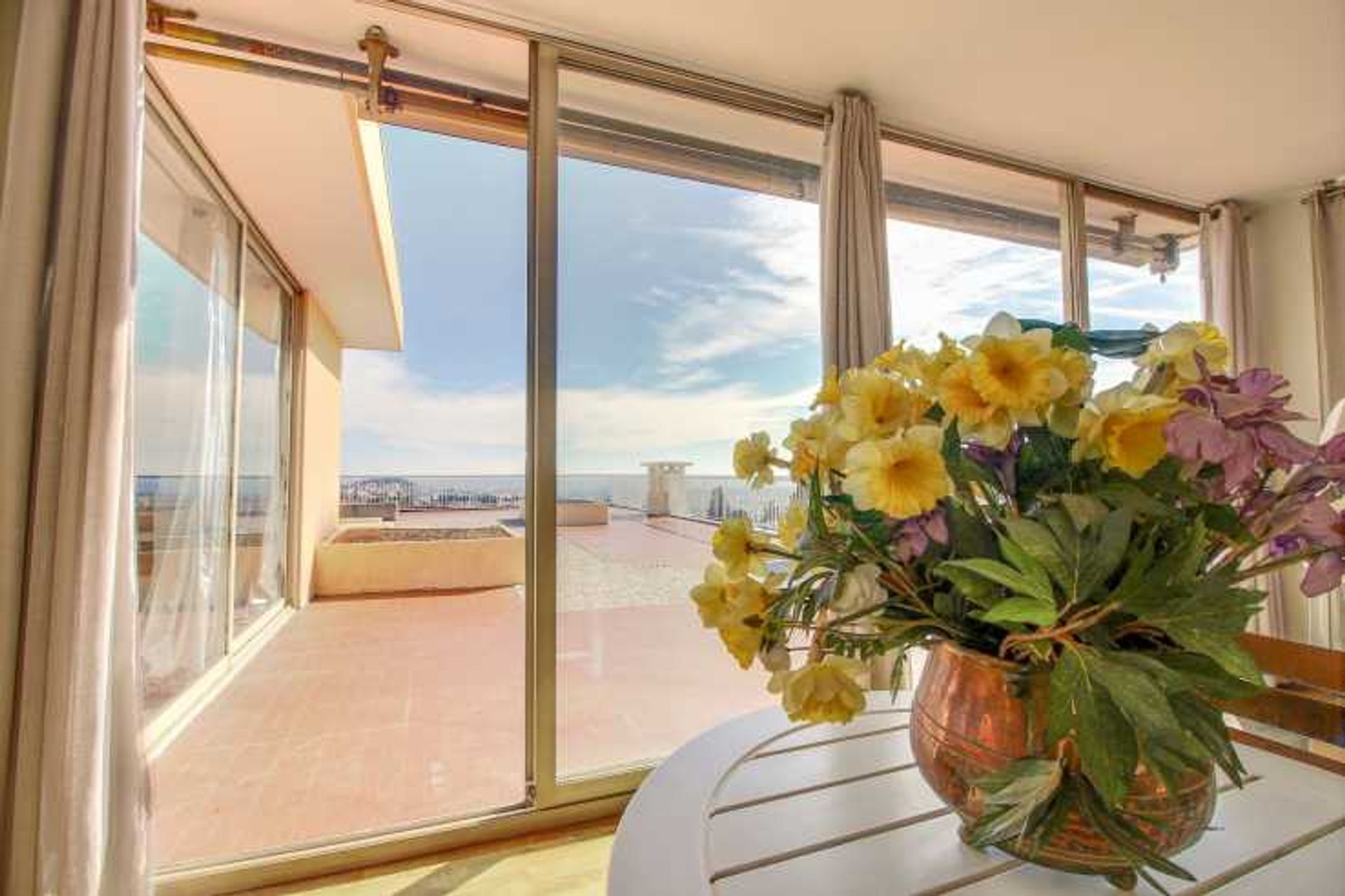 Condominium in Nice, Provence-Alpes-Côte d'Azur 10930313