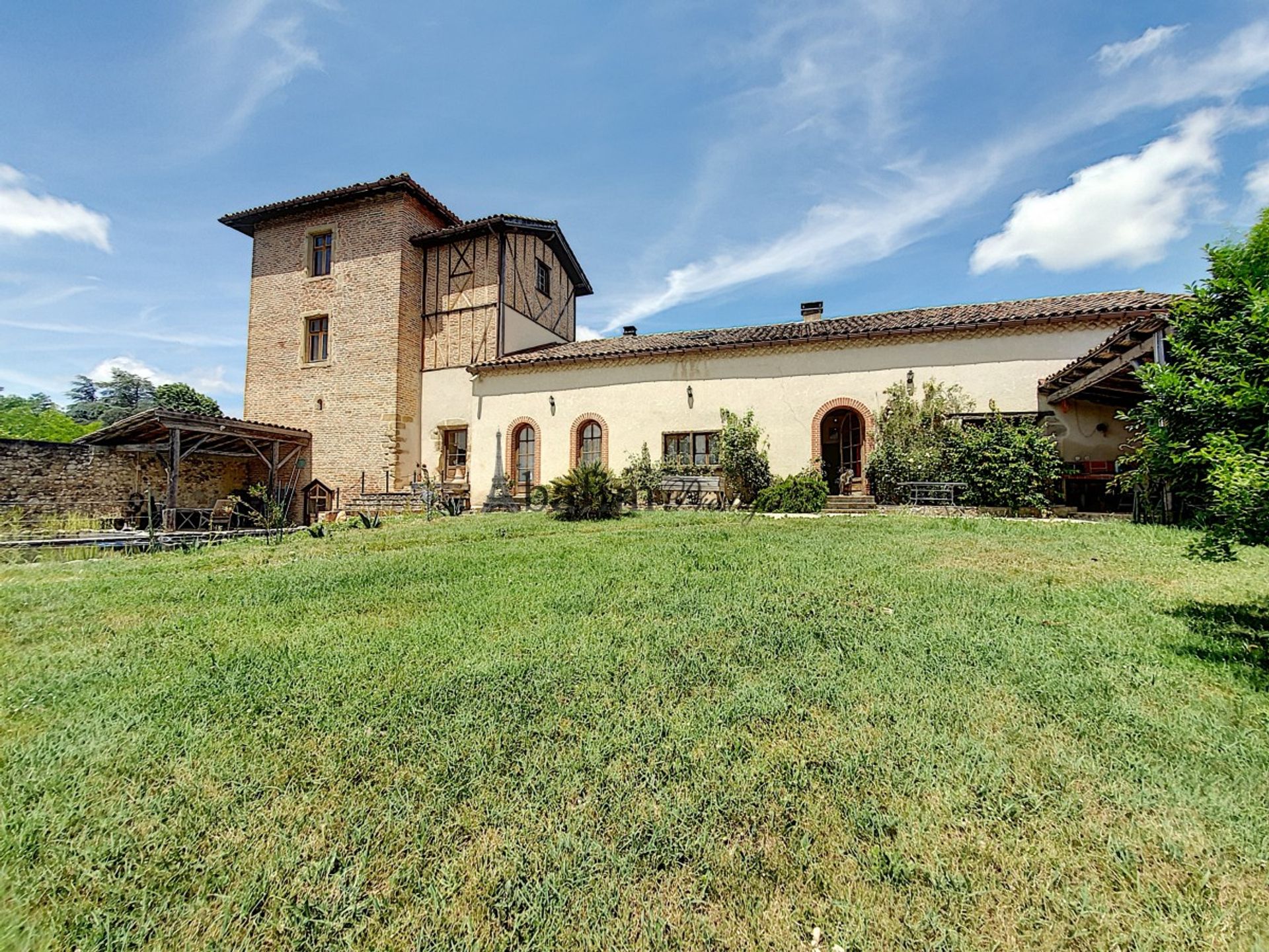 Condominium in Rieumes, Occitanie 10930349