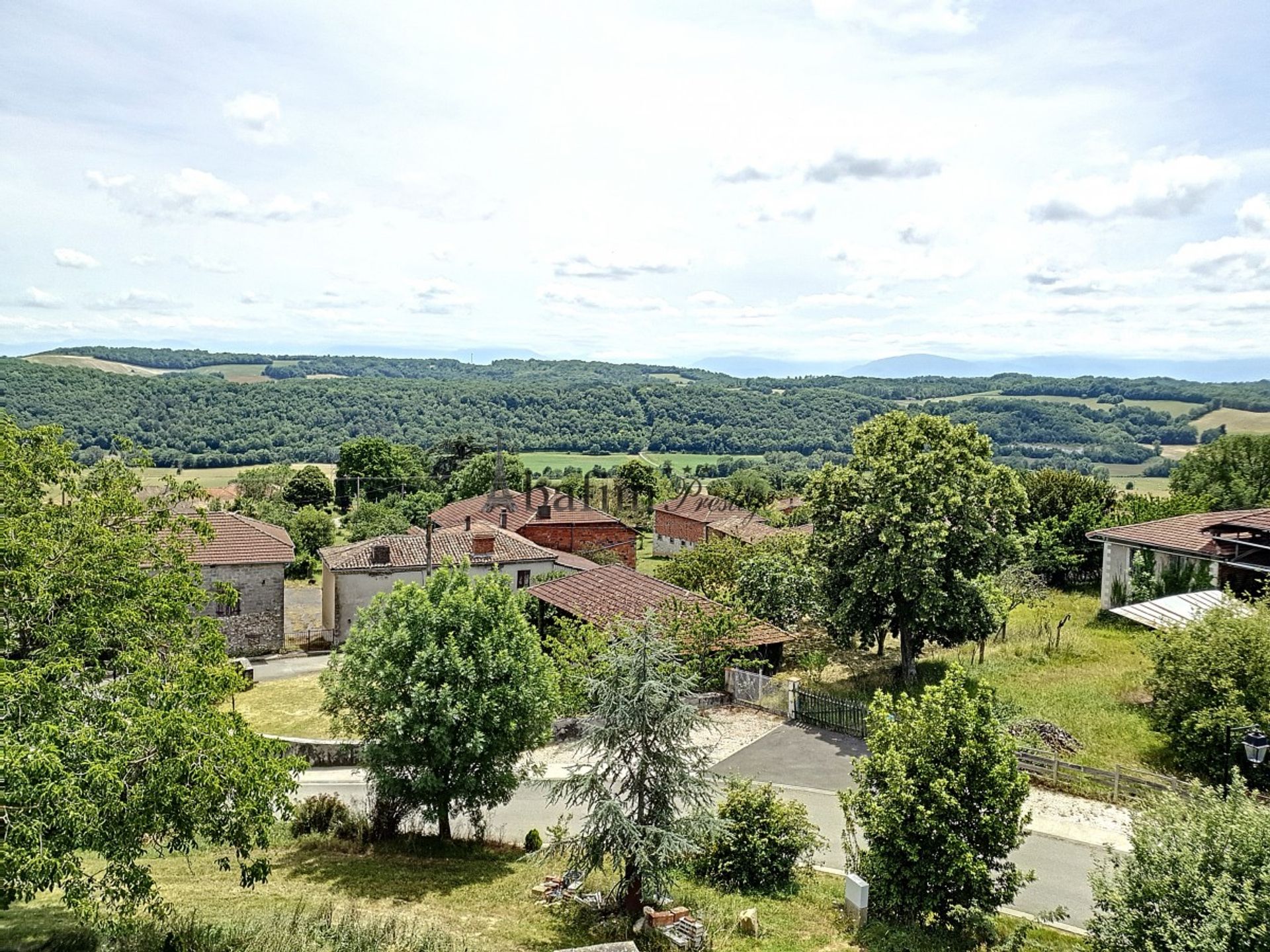 عمارات في , Occitanie 10930349