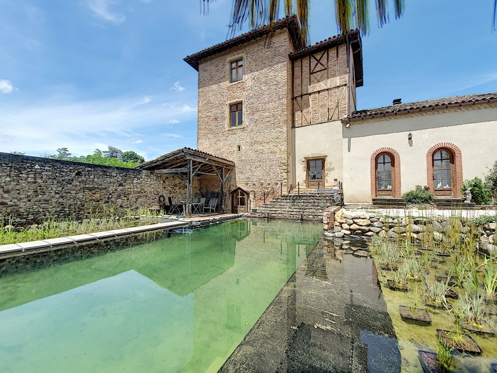 عمارات في , Occitanie 10930349