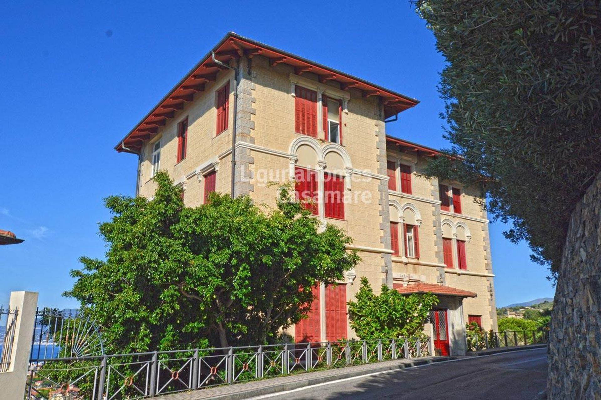 Condominium in Bordighera, Liguria 10930768