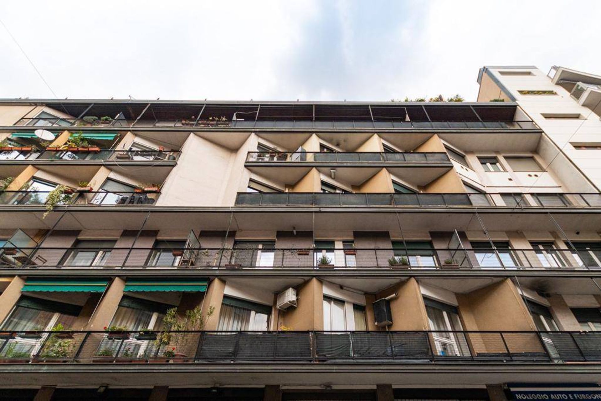 Condominium in Milan, Lombardy 10930816