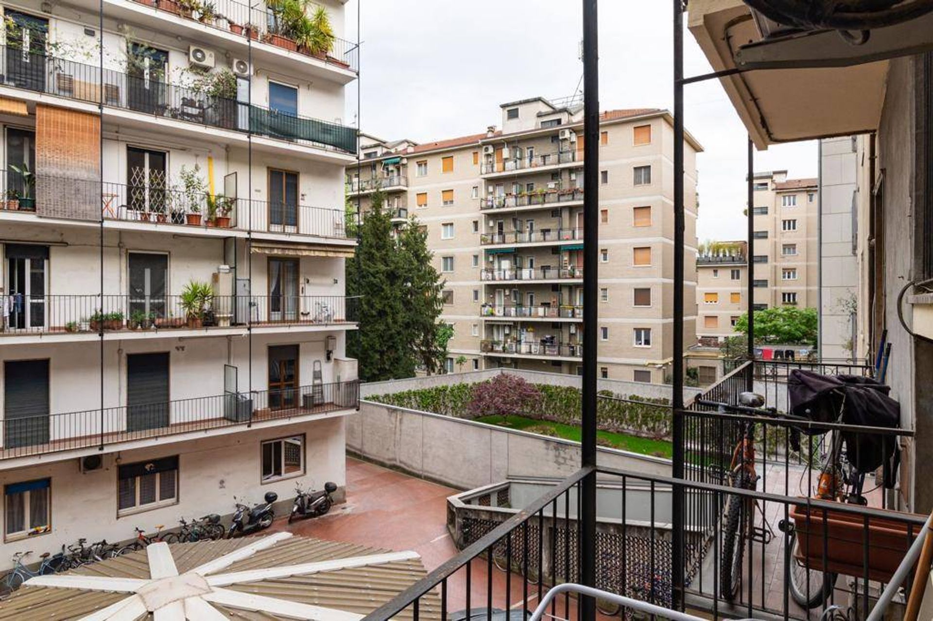 Condominium in Milan, Lombardy 10930816