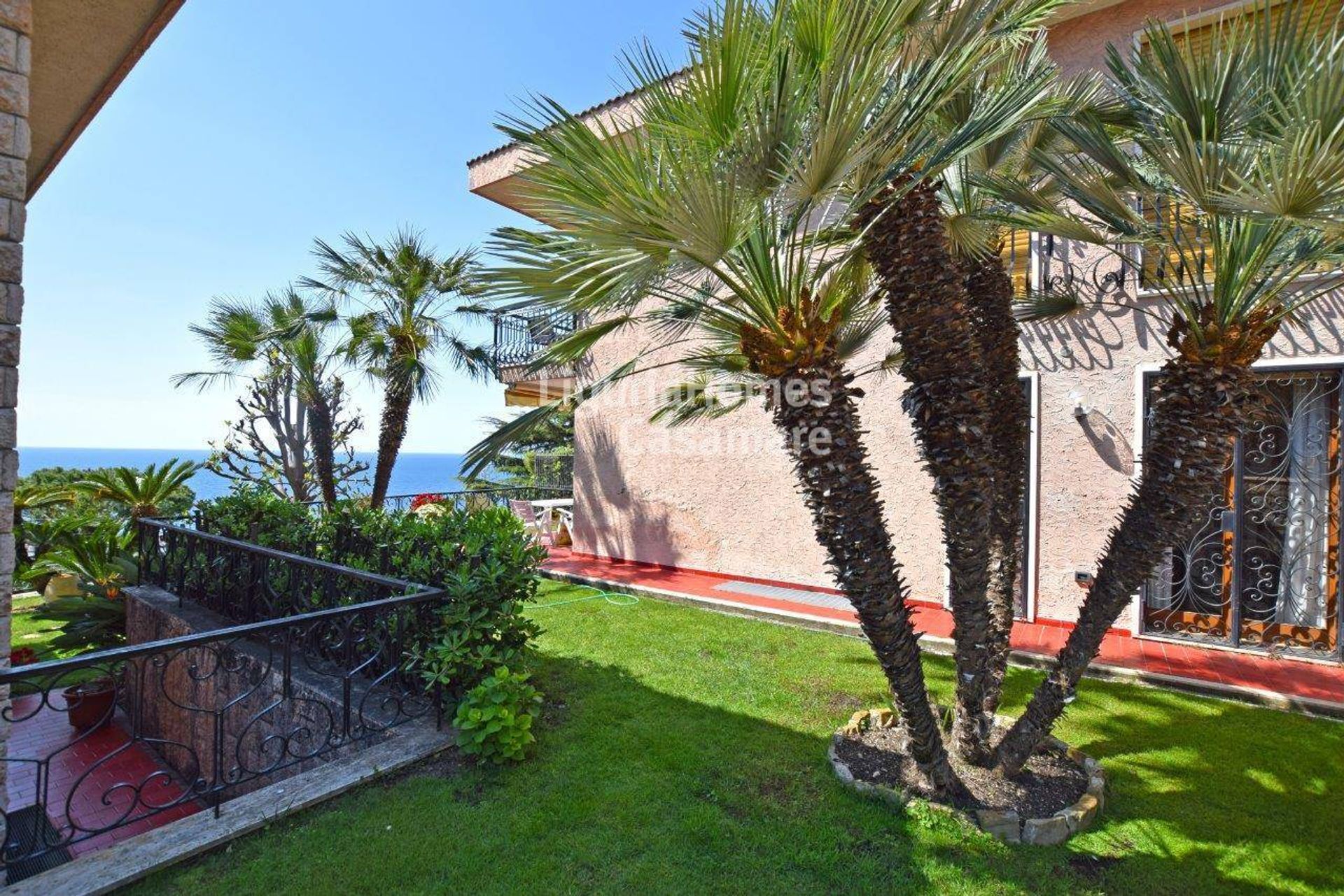 Condominium dans Ospedaletti, Ligurie 10930882