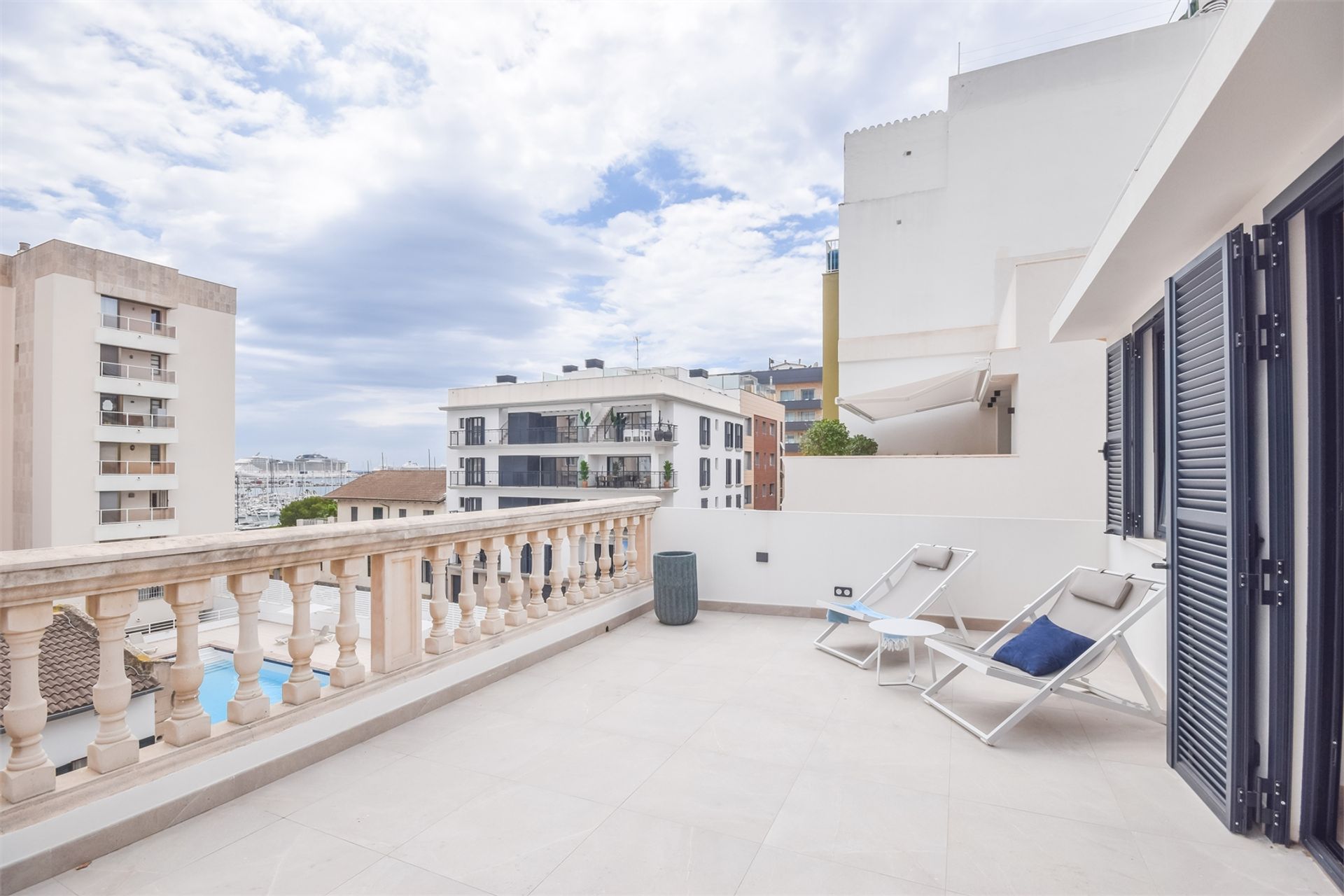 Condominium in Palma, Balearic Islands 10930886