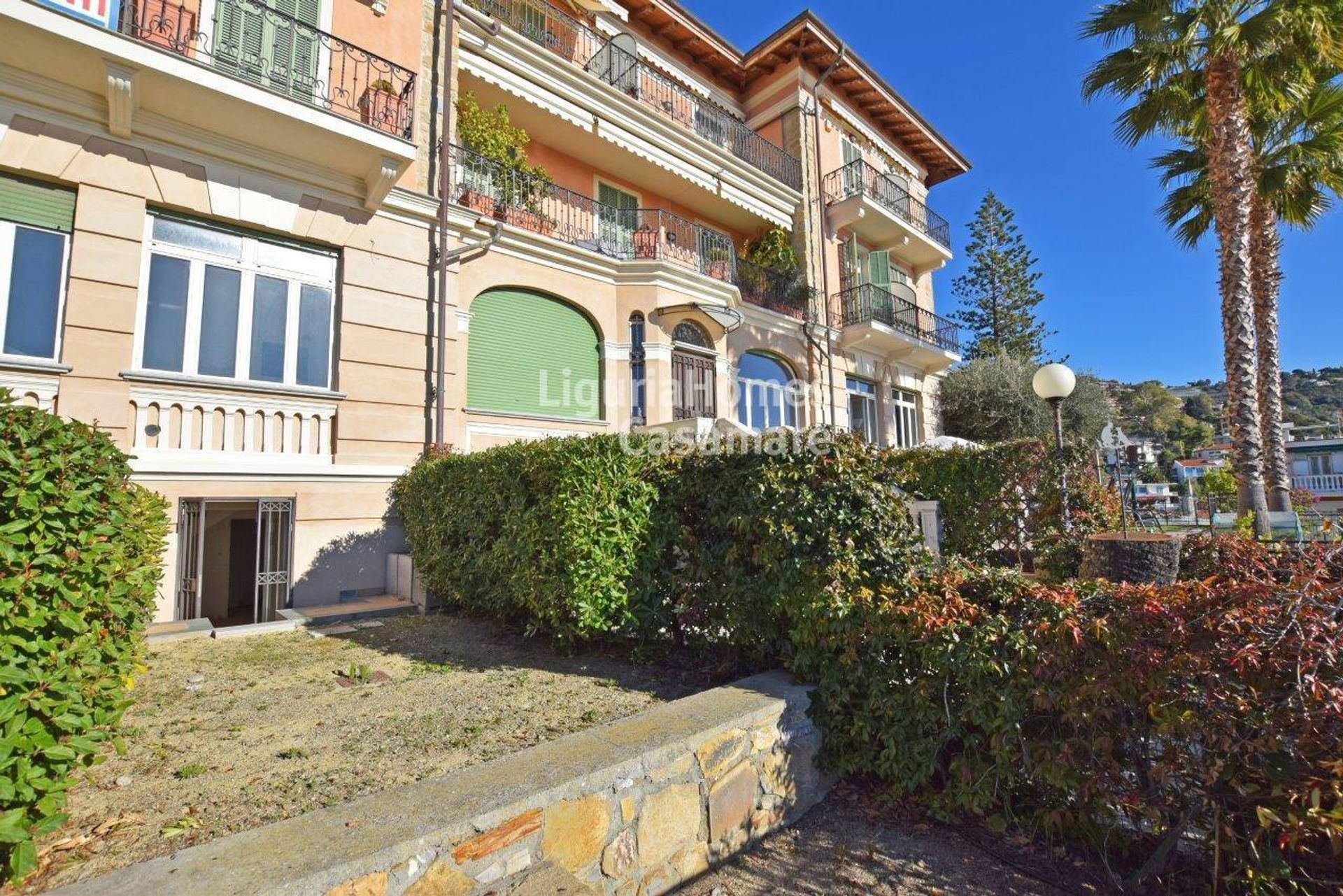 Condominium dans Ospedaletti, Liguria 10930945