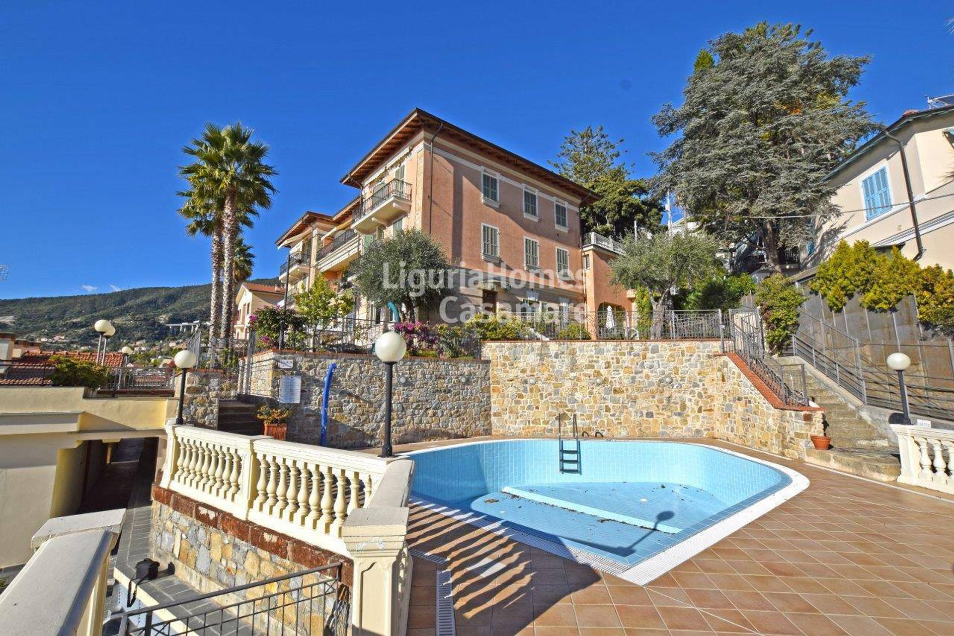 Condominium dans Ospedaletti, Liguria 10930945