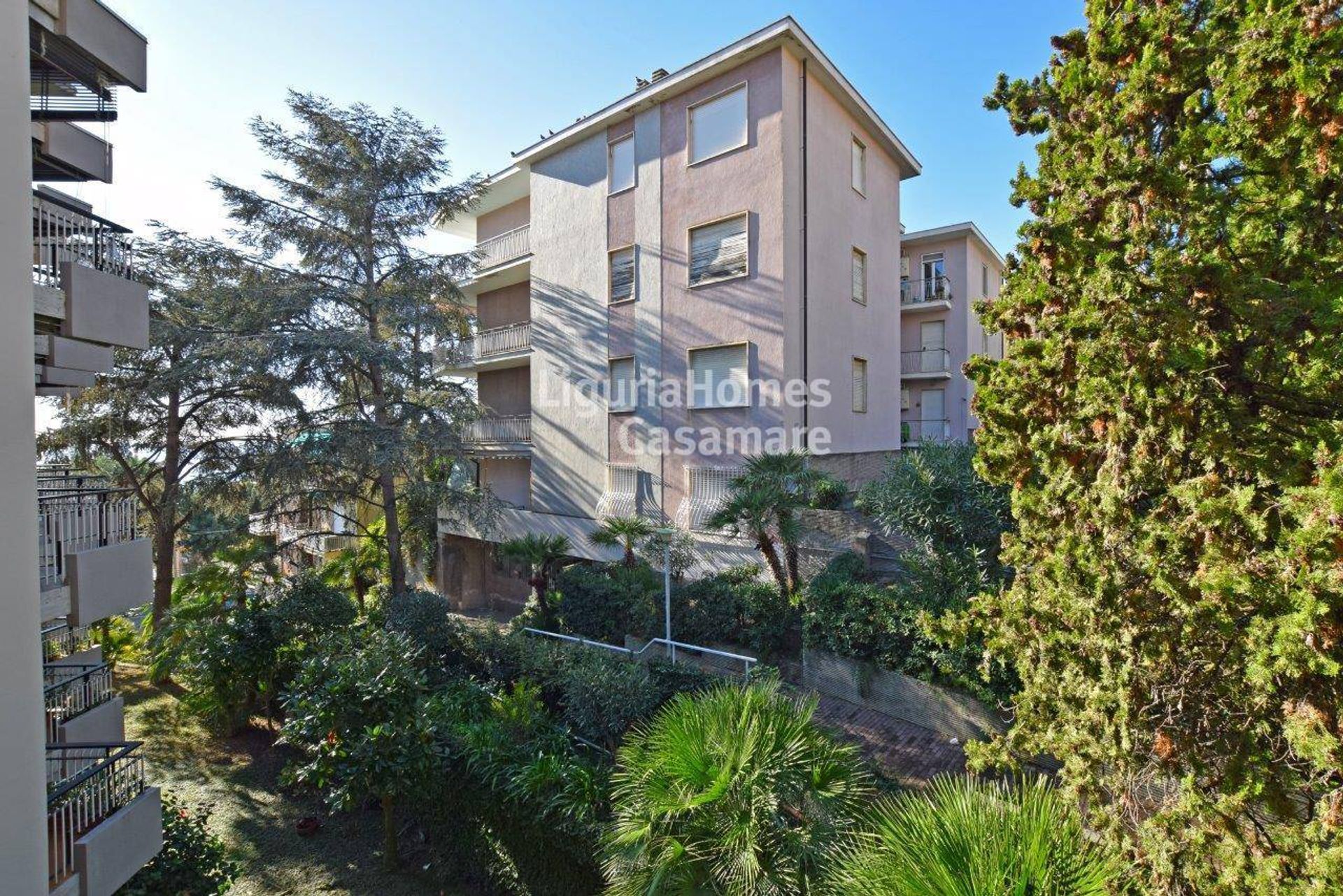 Condominium dans Ospedaletti, Ligurie 10930973