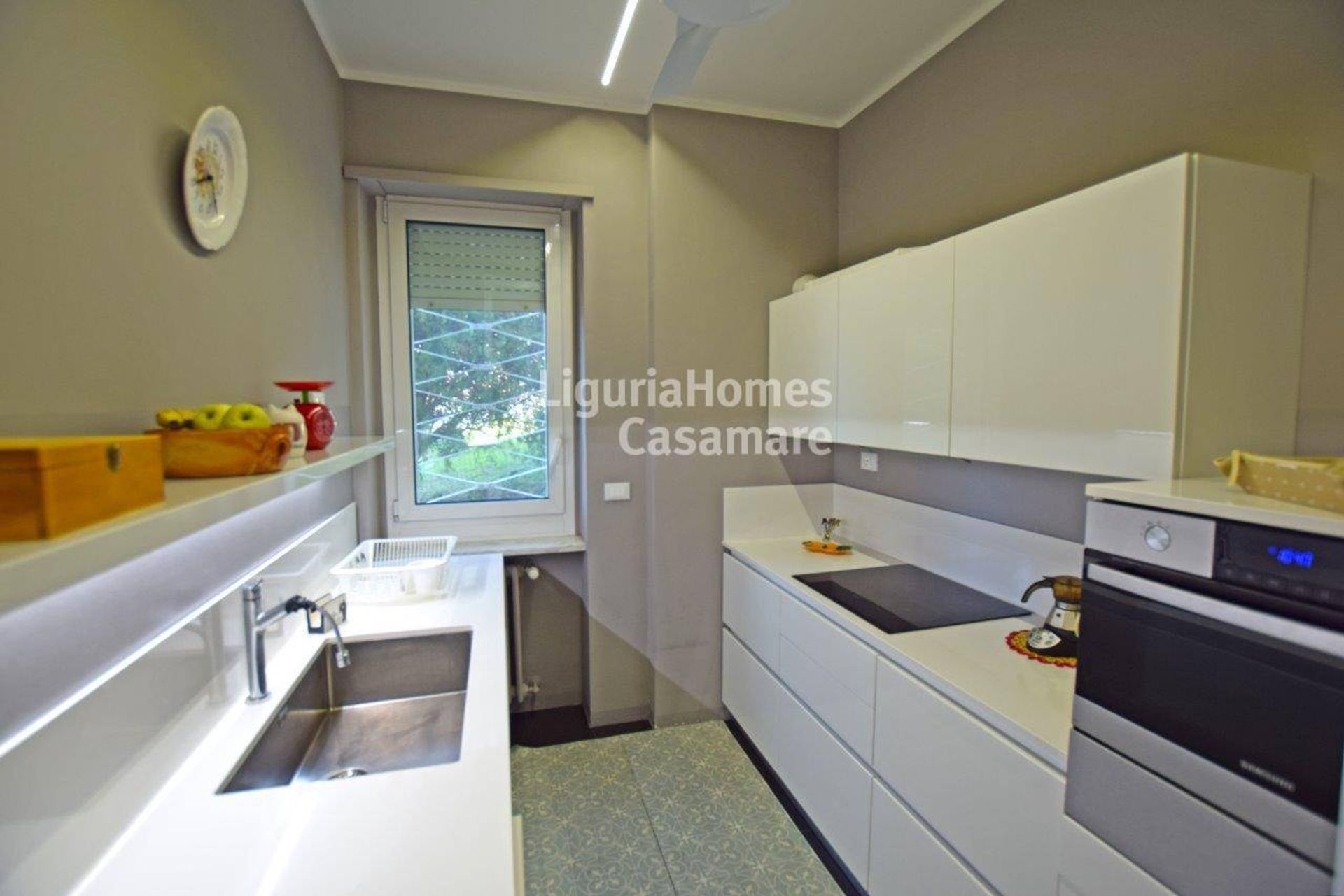 Condominium dans Ospedaletti, Liguria 10930981