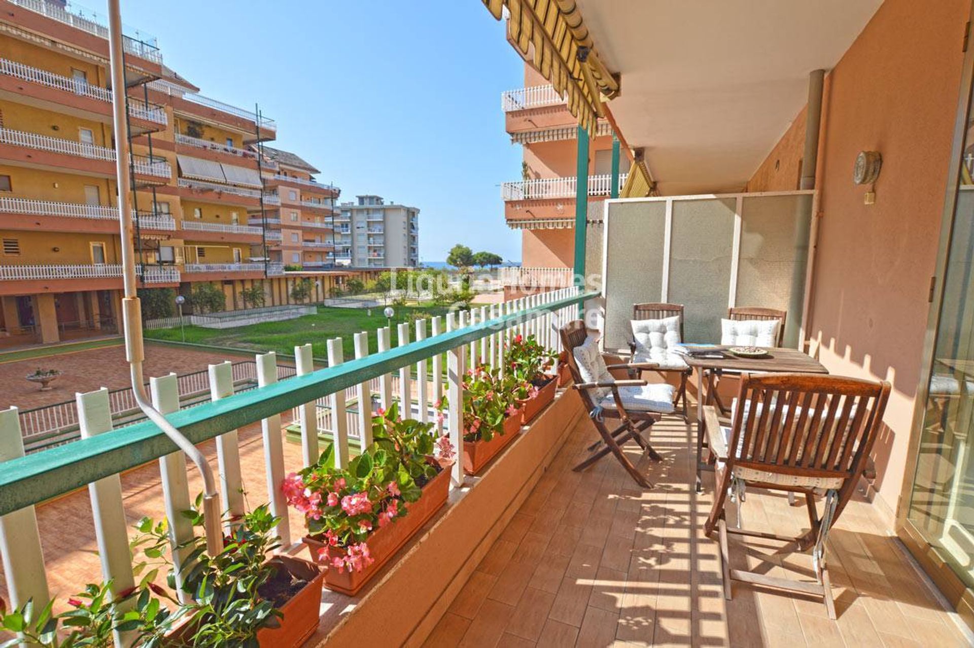 Condominium in Ventimiglia, Liguria 10930993