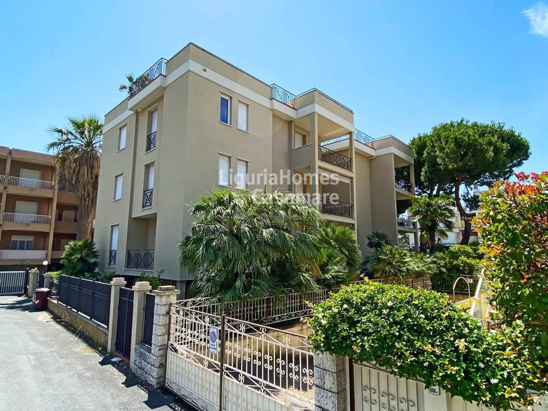 Condominium dans Bordighera, Ligurie 10931008