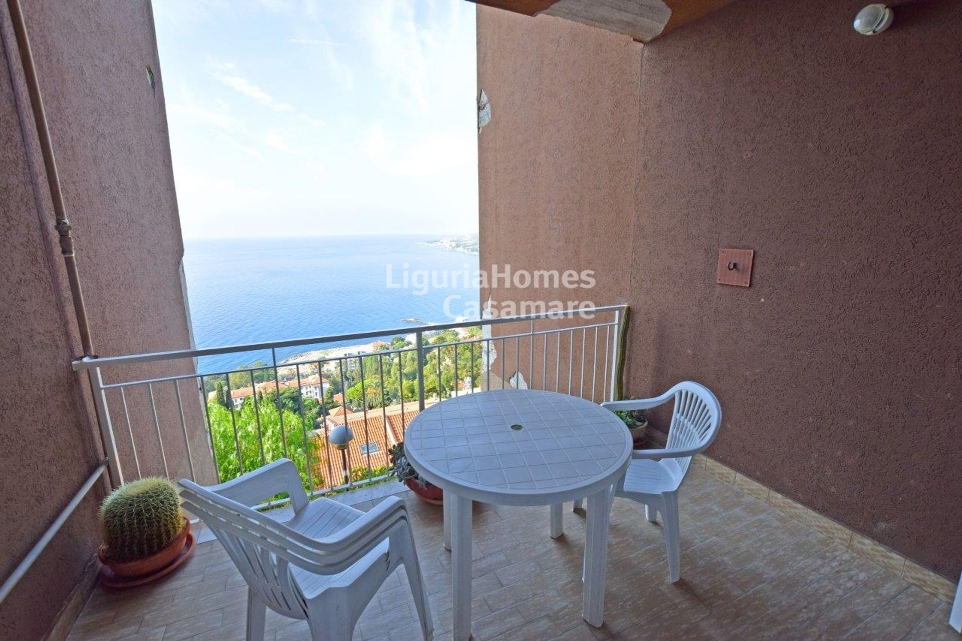 Condominium dans Ospedaletti, Ligurie 10931131