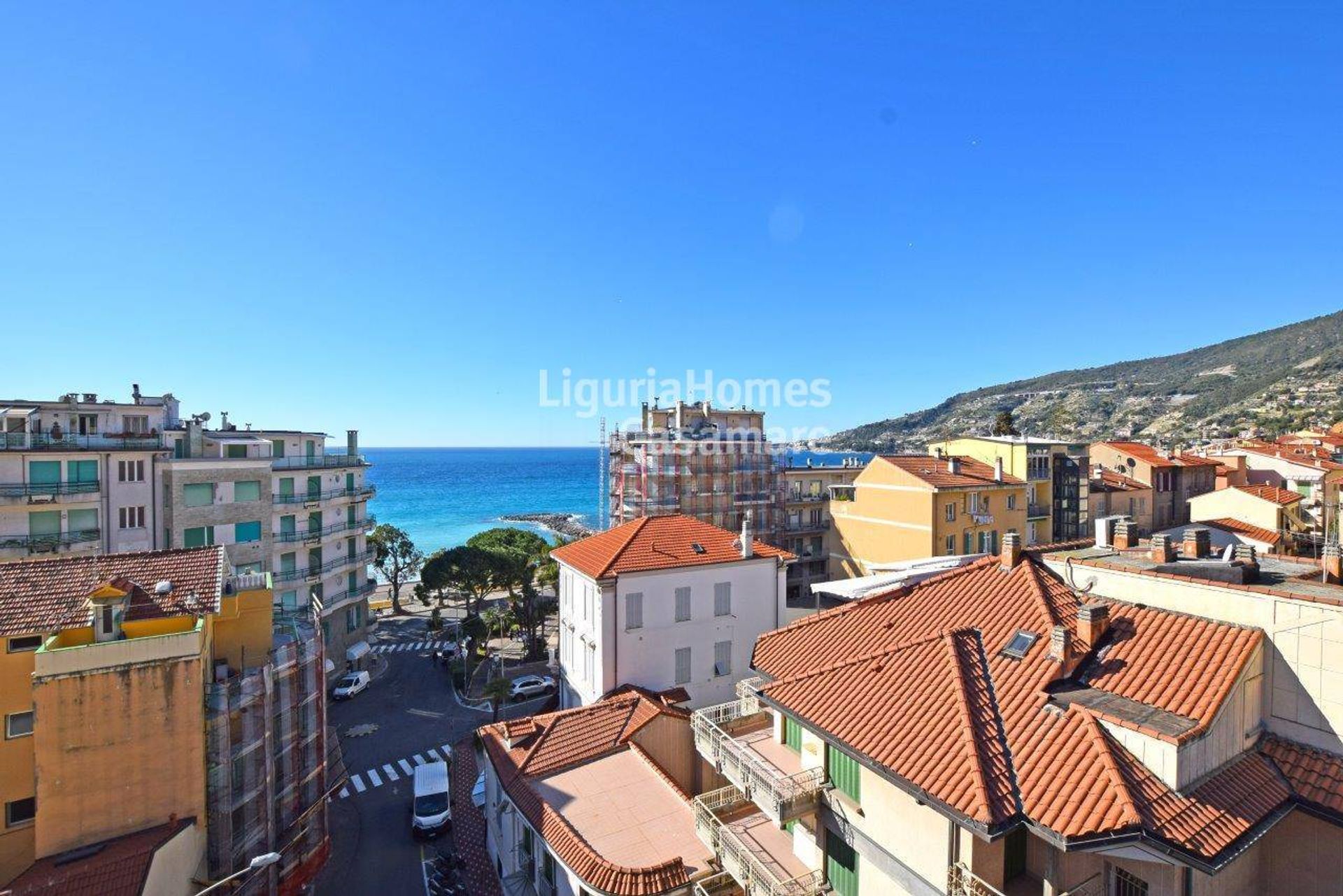 Condominium dans Ospedaletti, Ligurie 10931317