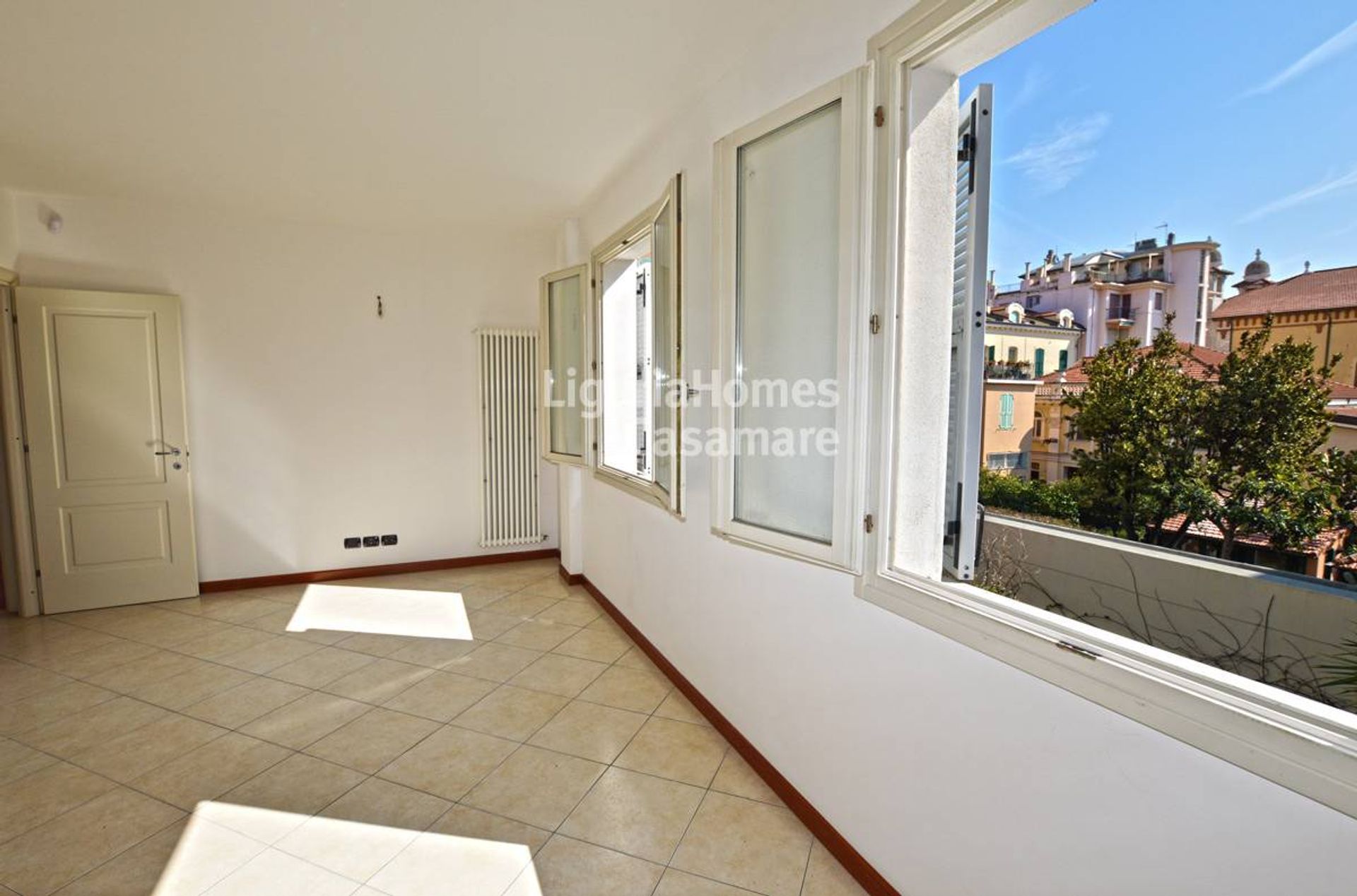 Condominium in Bordighera, Liguria 10931323