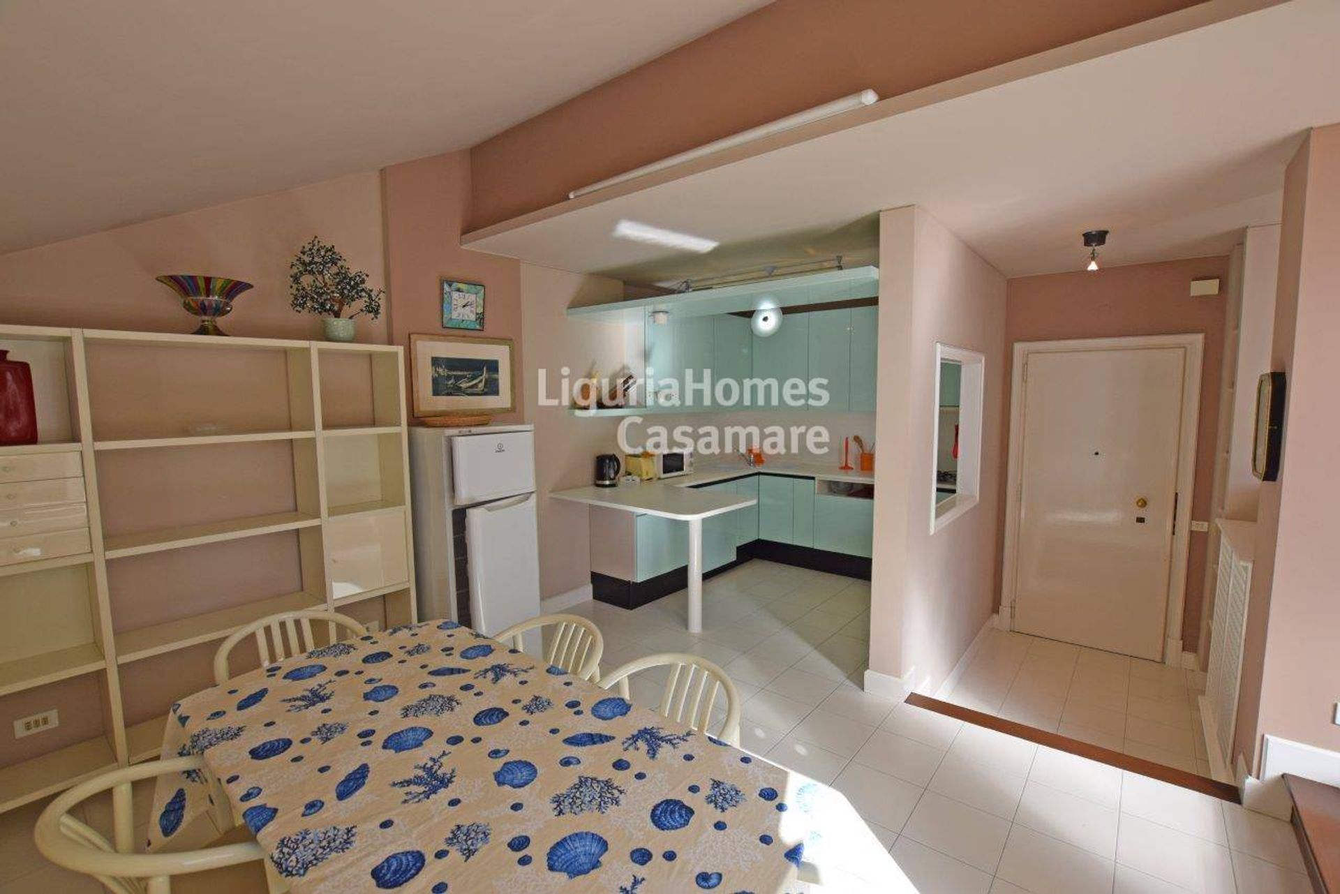 Condominium in Ospedaletti, Liguria 10931340