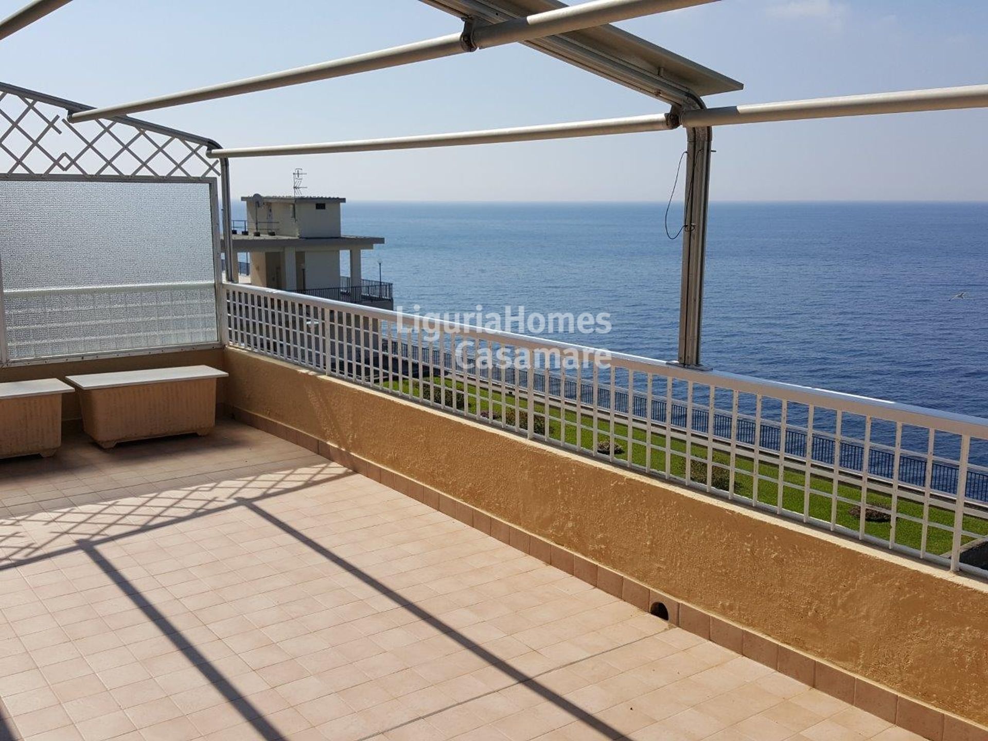 Condominium dans Ospedaletti, Ligurie 10931381