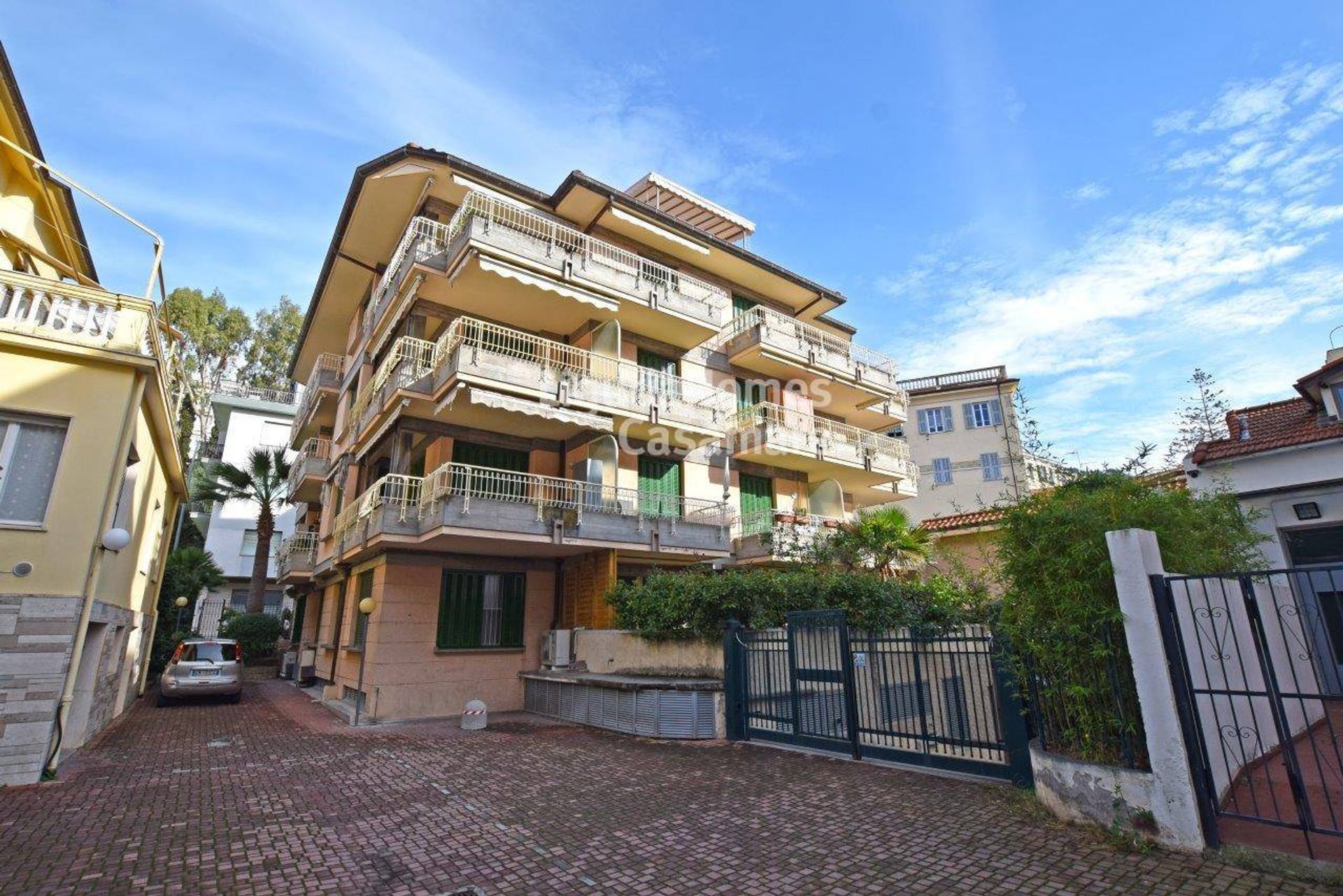 Condominio en Ospedaletti, Liguria 10931403