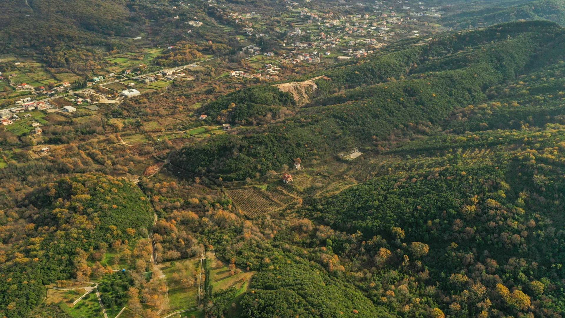 الأرض في Pobrdje, Kotor Municipality 10931663