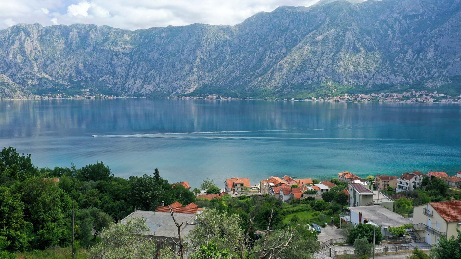 Maa sisään Gornji Bogdasici, Kotor 10931665