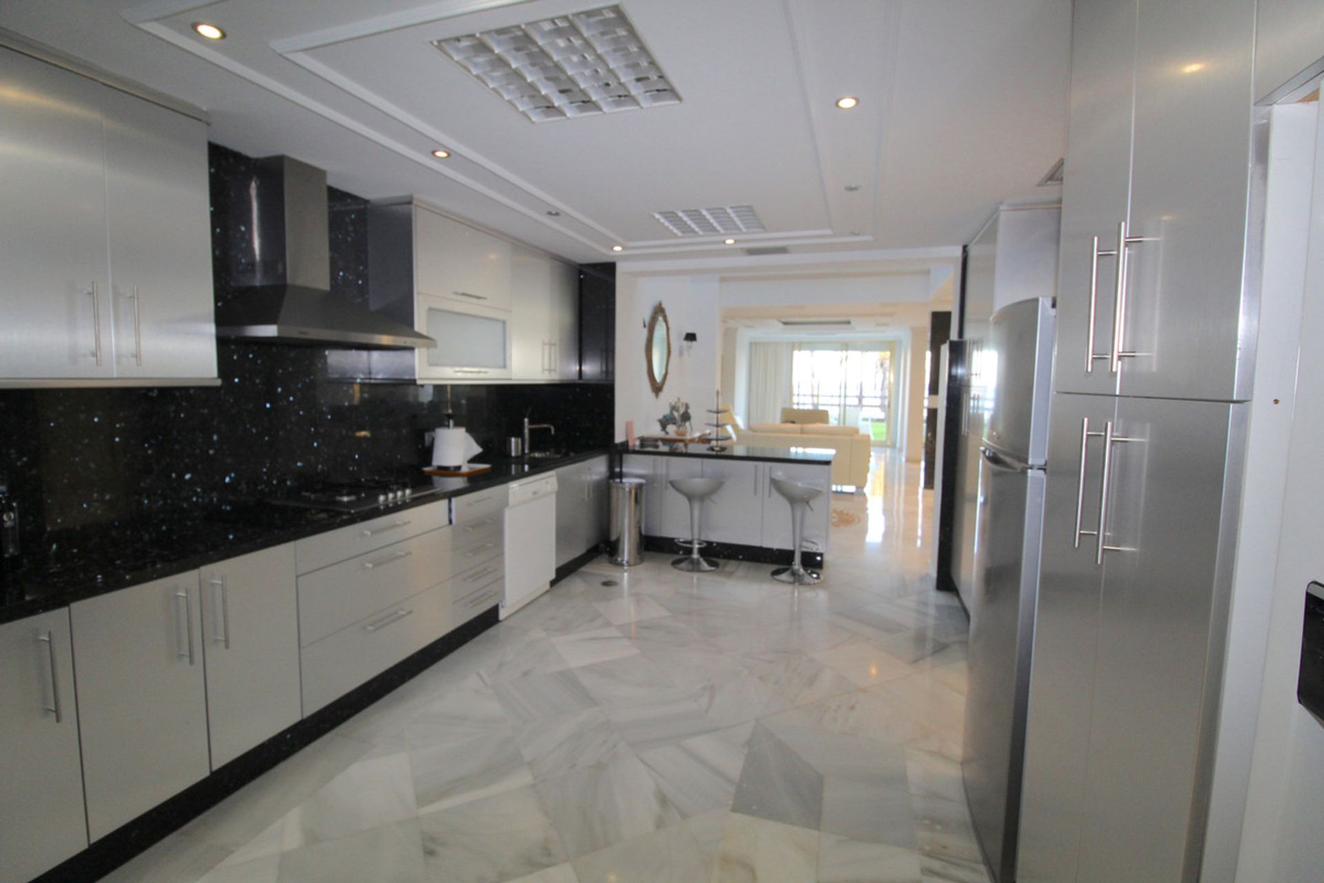 Condominium dans Marbella, Andalusia 10931712