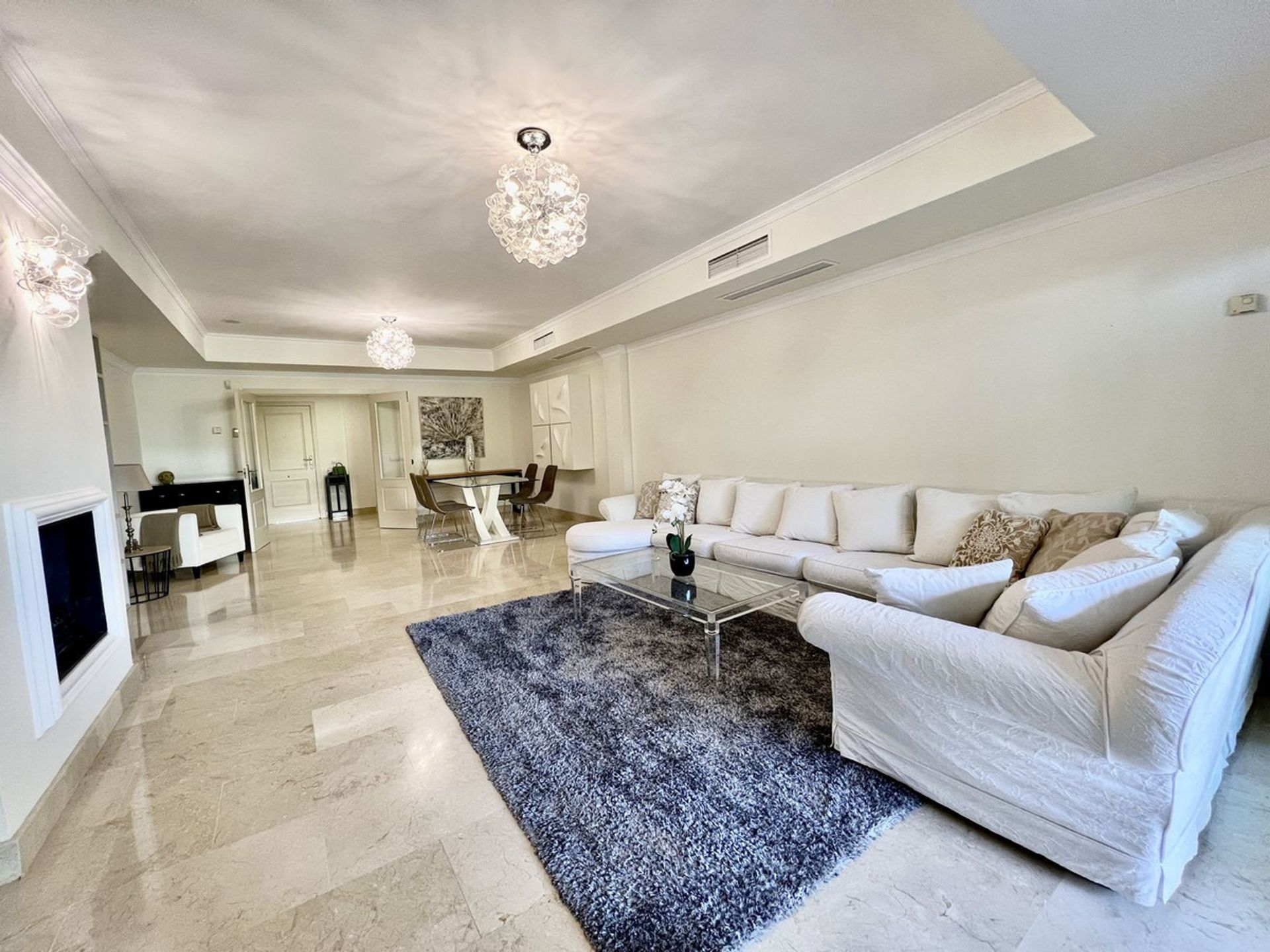 Condominium in Marbella, Andalucía 10931728