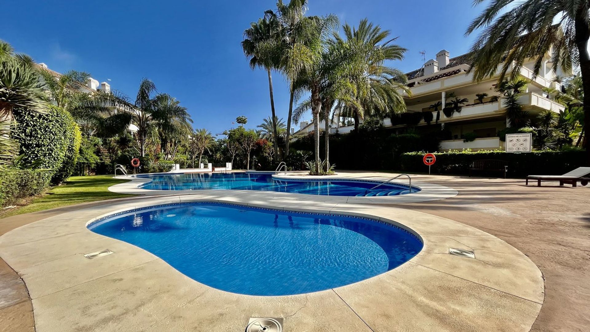 Condominium in Marbella, Andalucía 10931728