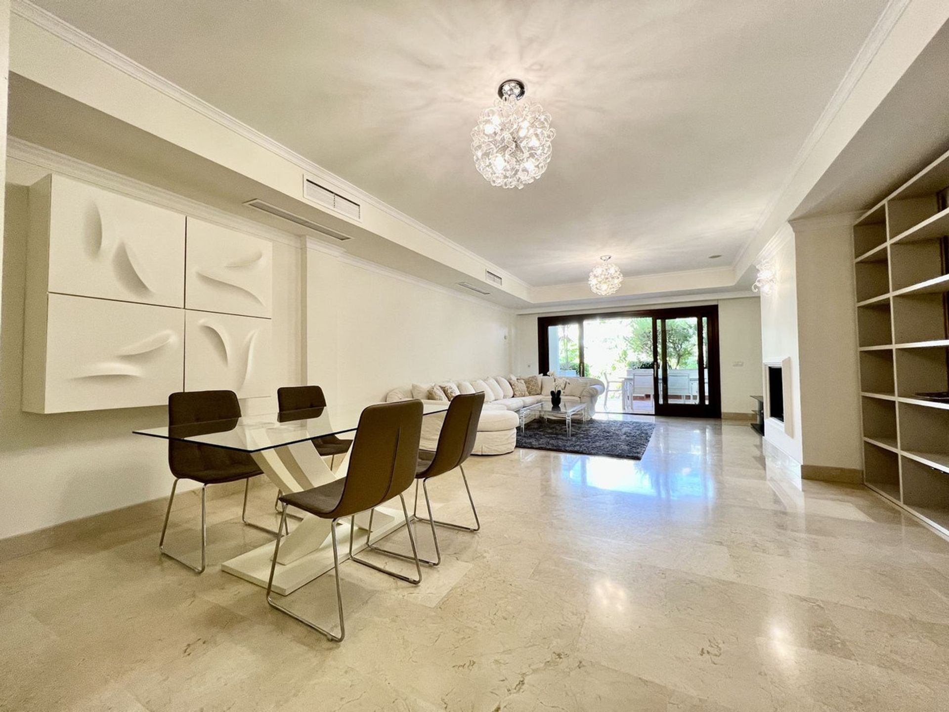 Condominium in Marbella, Andalucía 10931728