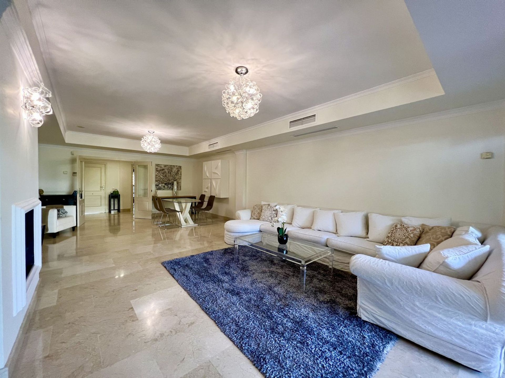 Condominium in Marbella, Andalucía 10931728