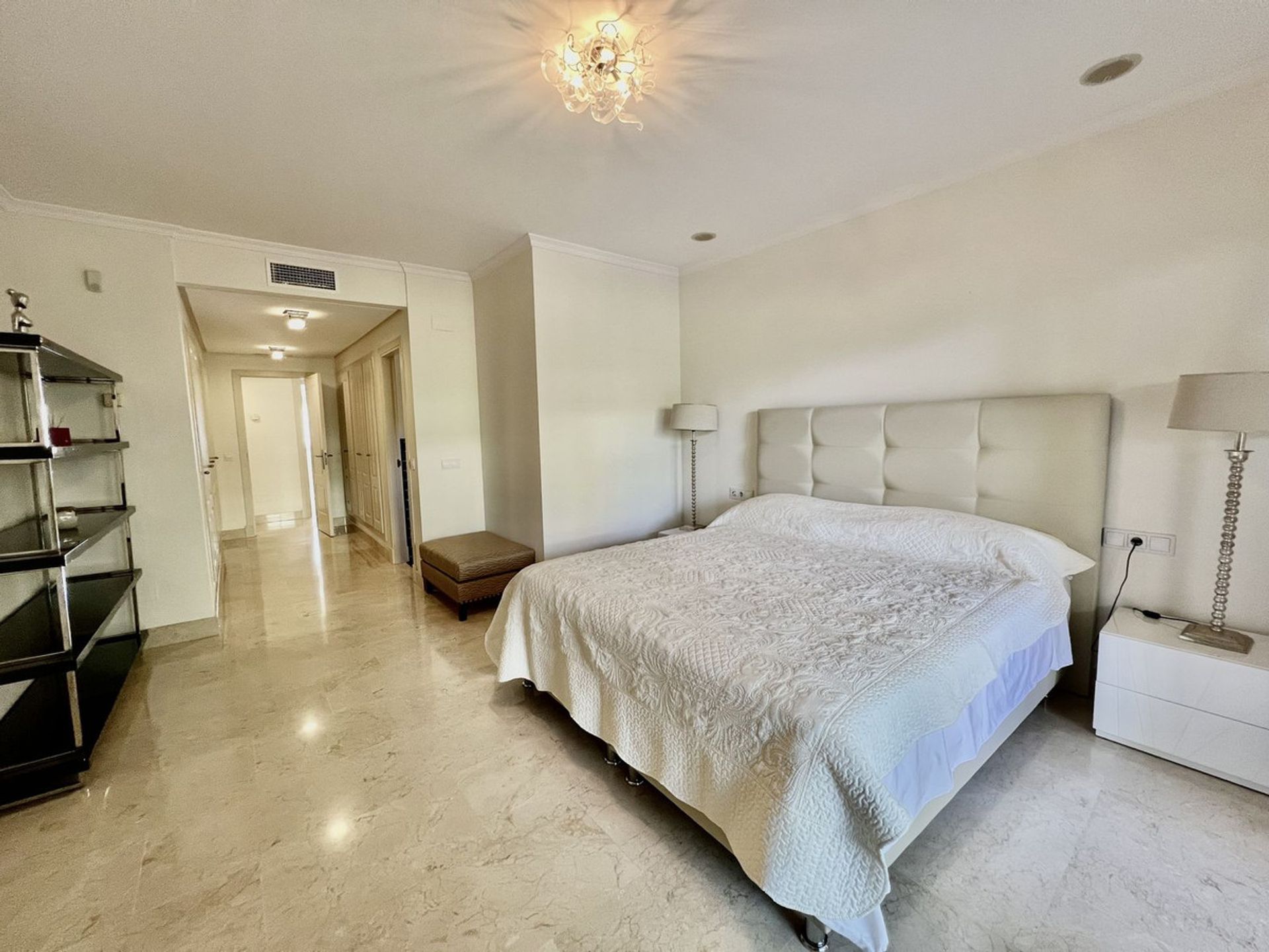 Condominium in Marbella, Andalucía 10931728