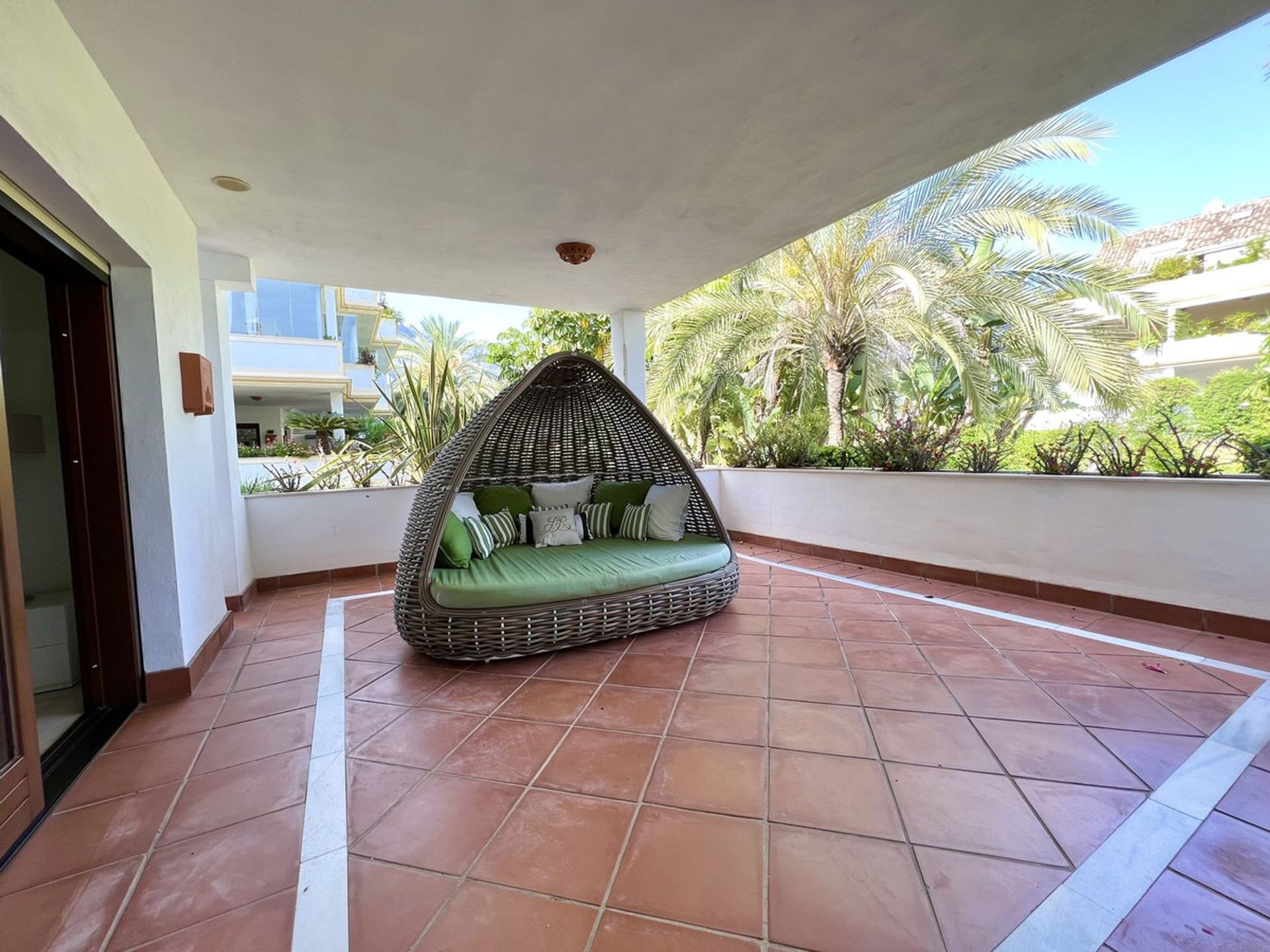 Condominium in Marbella, Andalucía 10931728