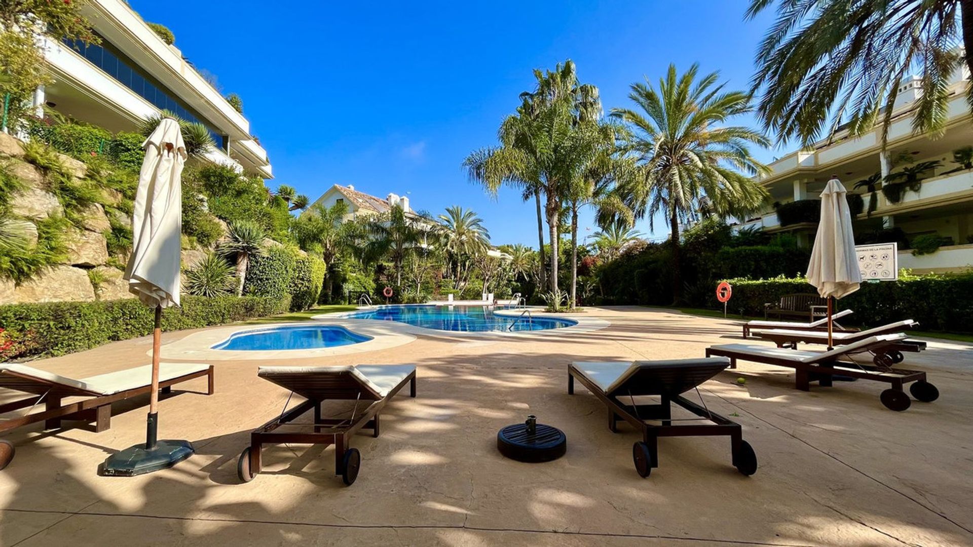 Condominium in Marbella, Andalucía 10931728