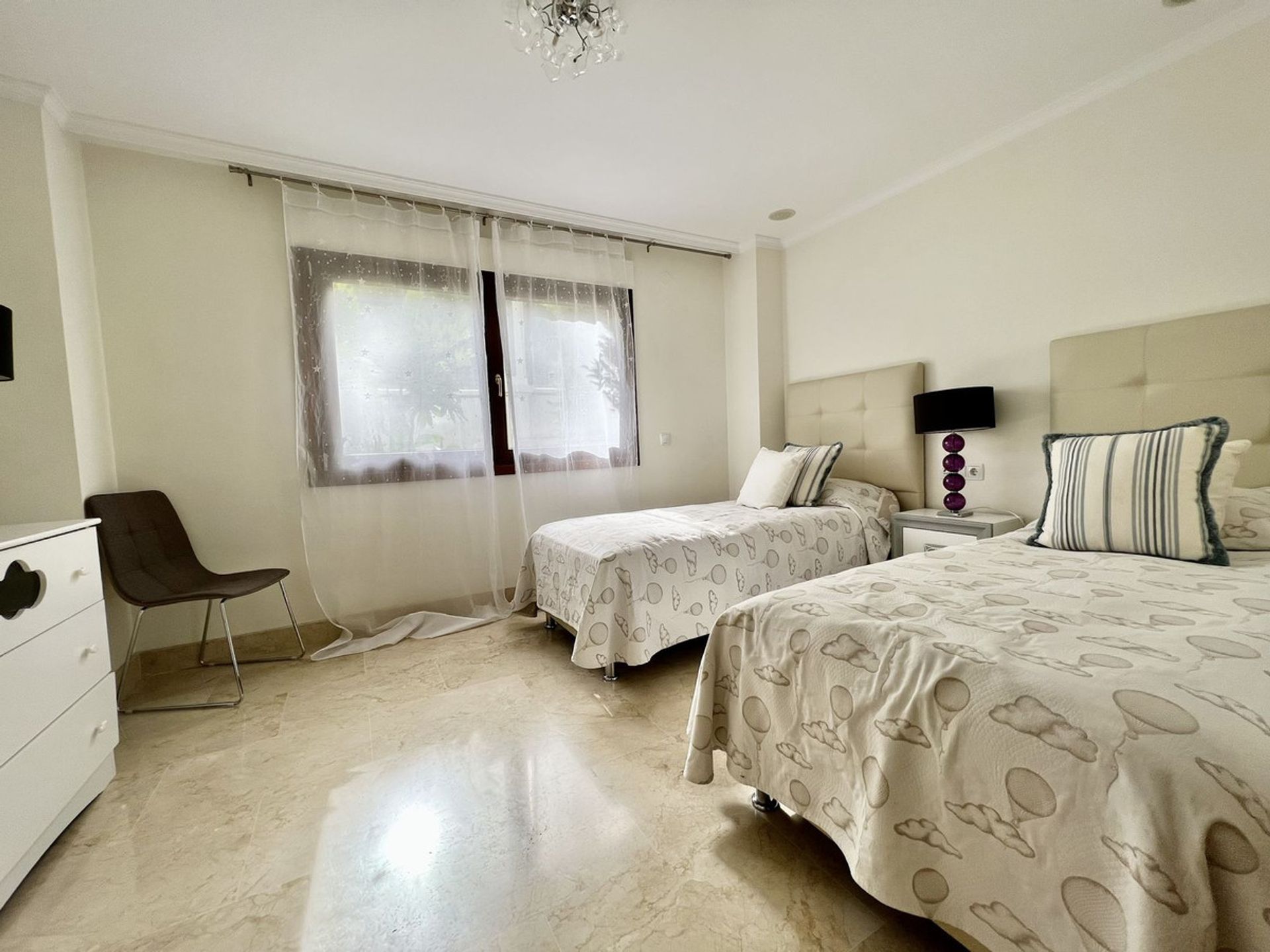 Condominium in Marbella, Andalucía 10931728