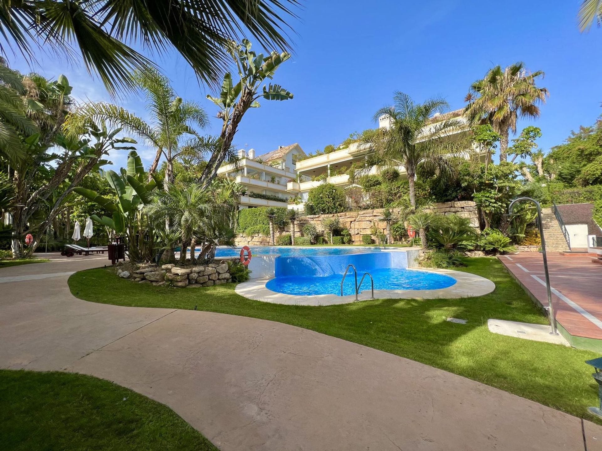 Condominium in Marbella, Andalucía 10931728