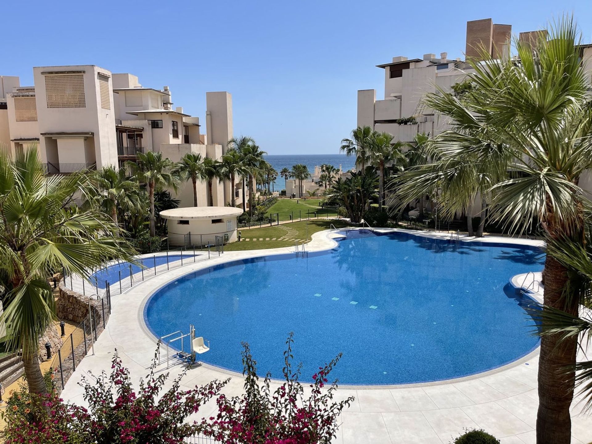 Condominio nel Estepona, Andalusia 10931740