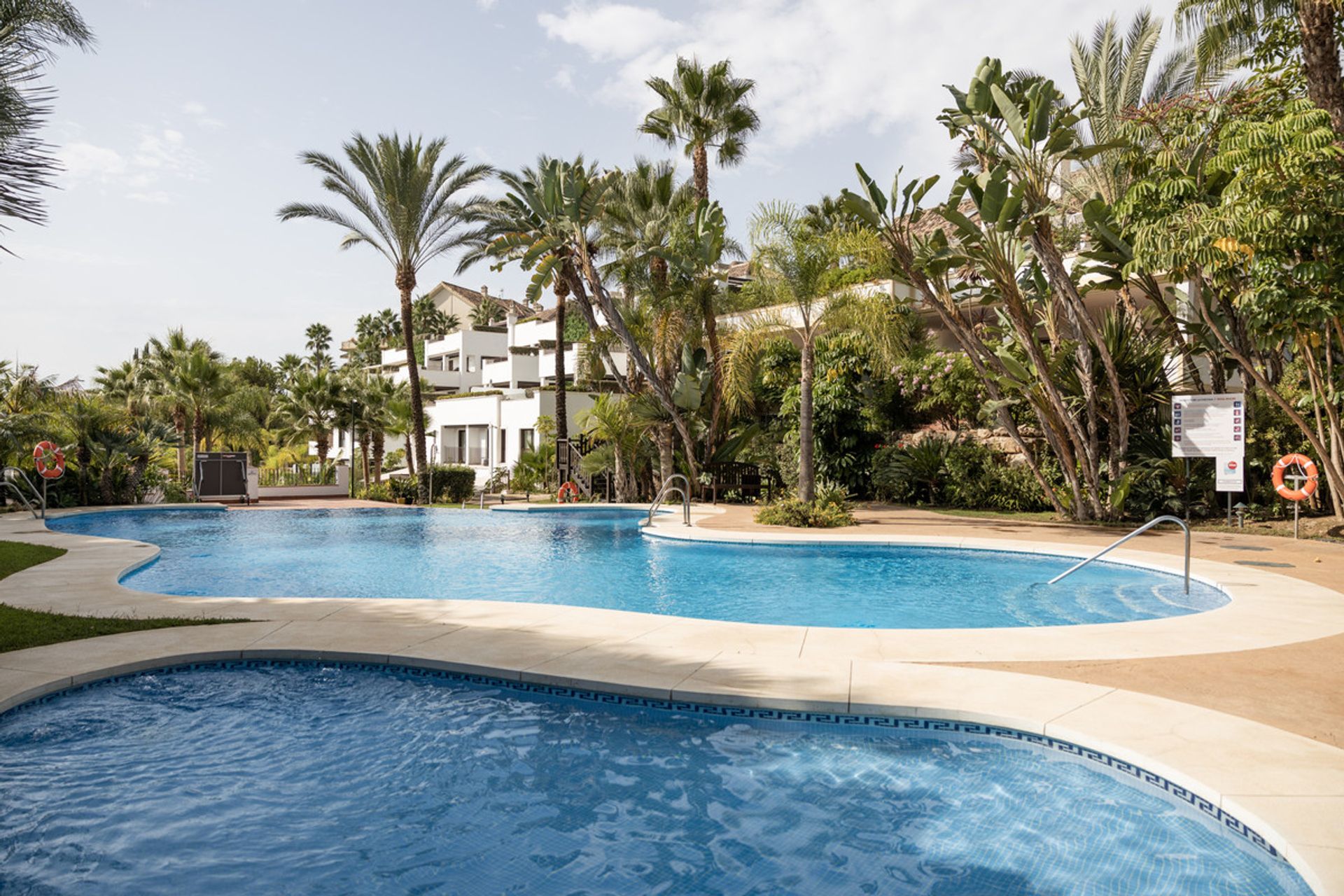 Condominium in Marbella, Andalucía 10931805